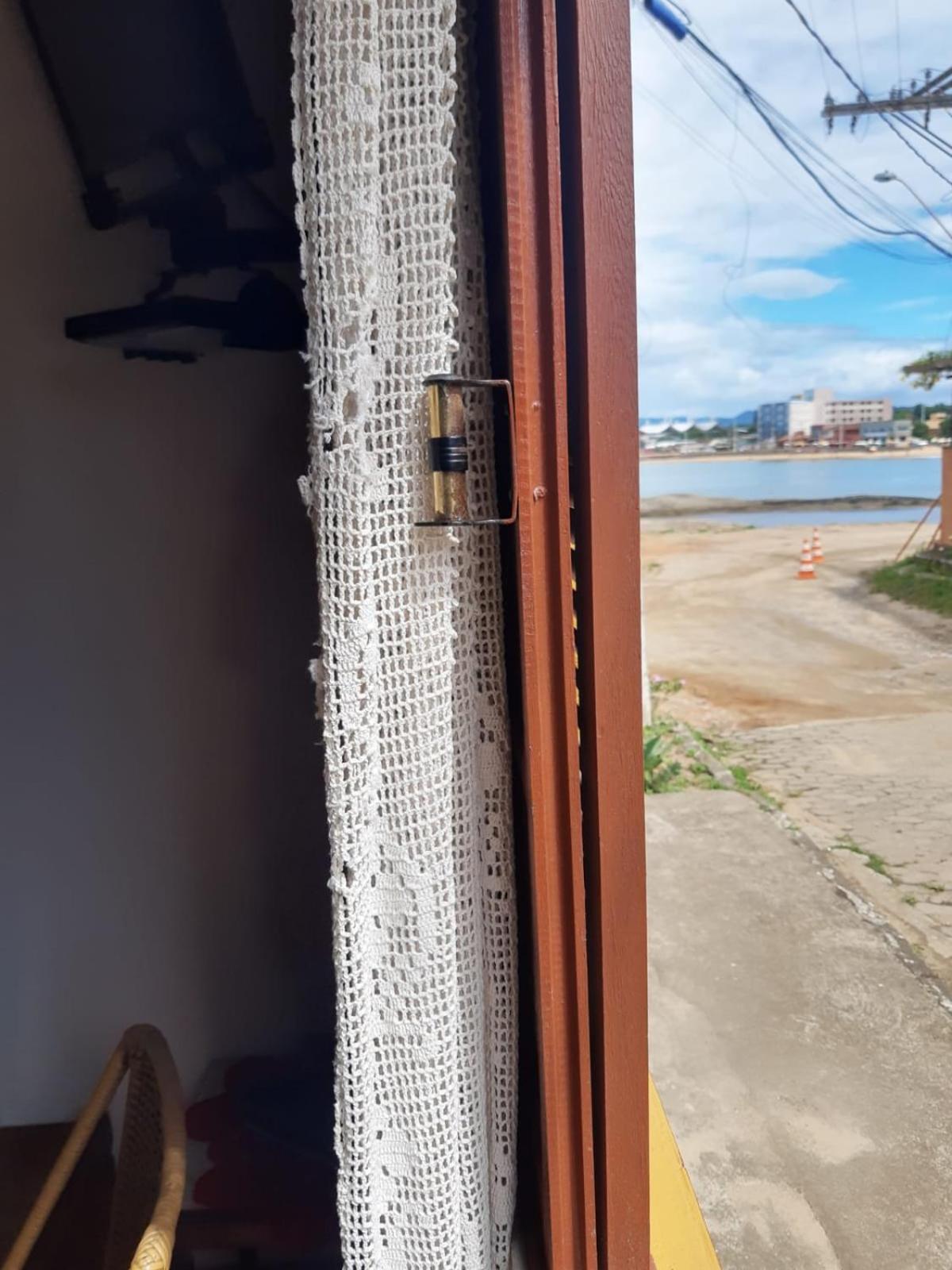 CASA RÚSTICA AMARELA 1 E 2 Meaípe