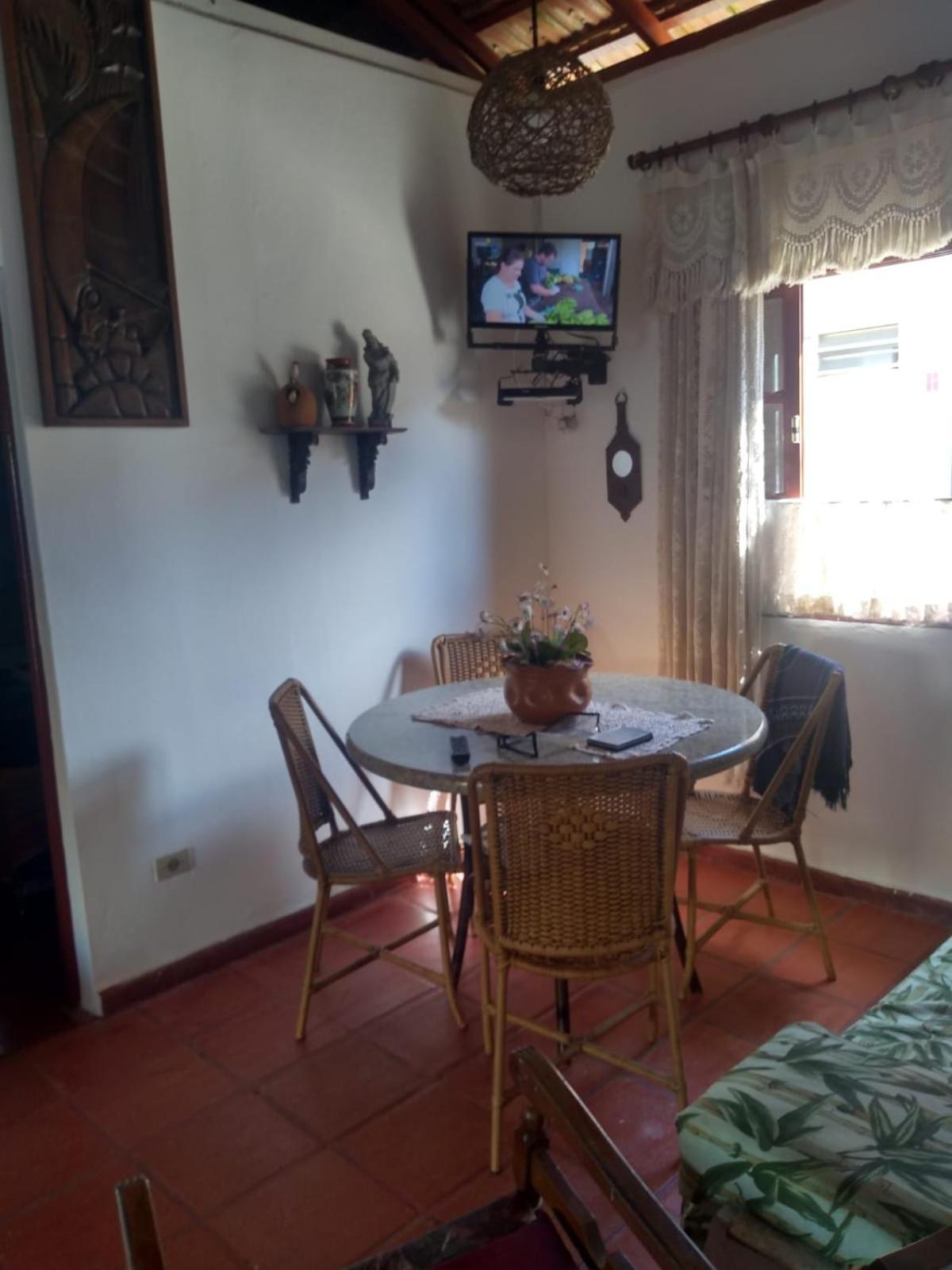 CASA RÚSTICA AMARELA 1 E 2 Meaípe