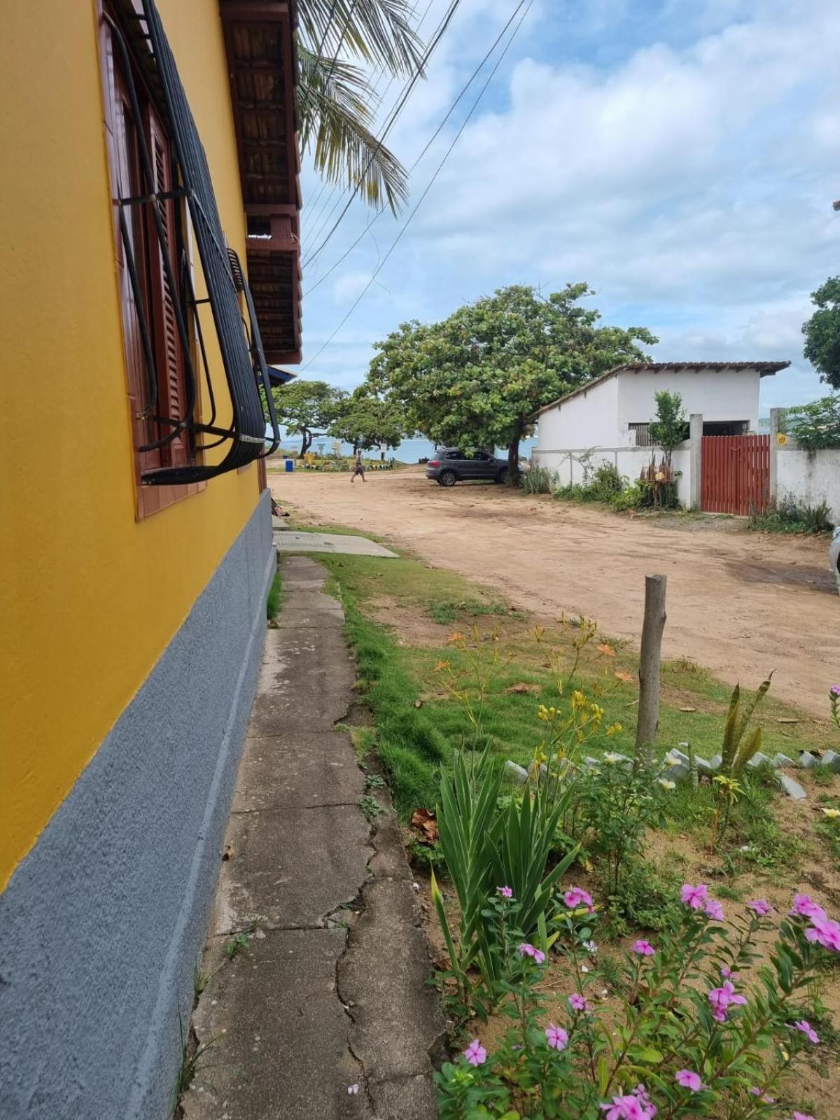 CASA RÚSTICA AMARELA 1 E 2 Meaípe