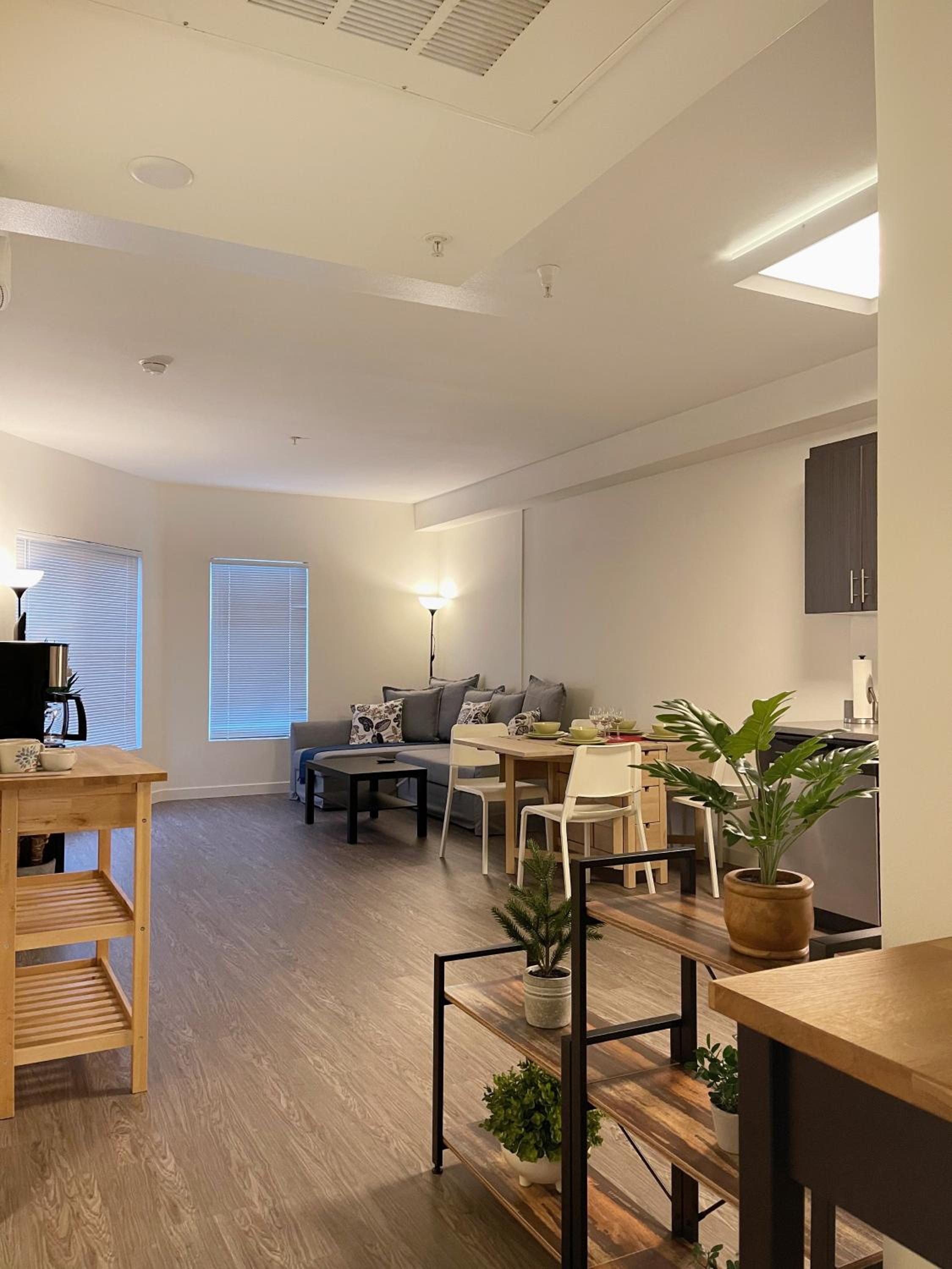 Perfect Apt w Parking Gym Pool WIFI in Arts District DTLA near Little Tokyo B4