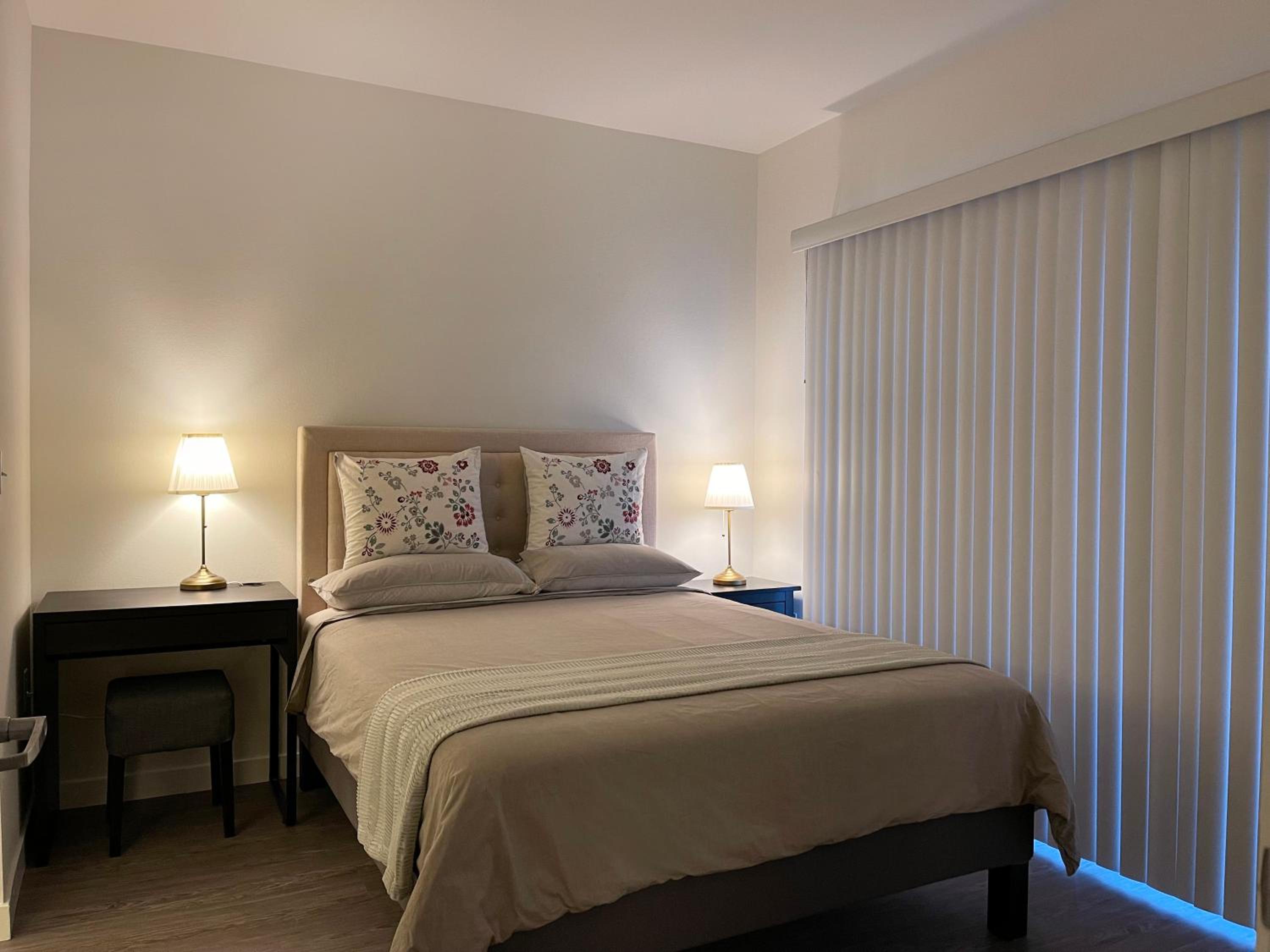 Perfect Apt w Parking Gym Pool WIFI in Arts District DTLA near Little Tokyo B4