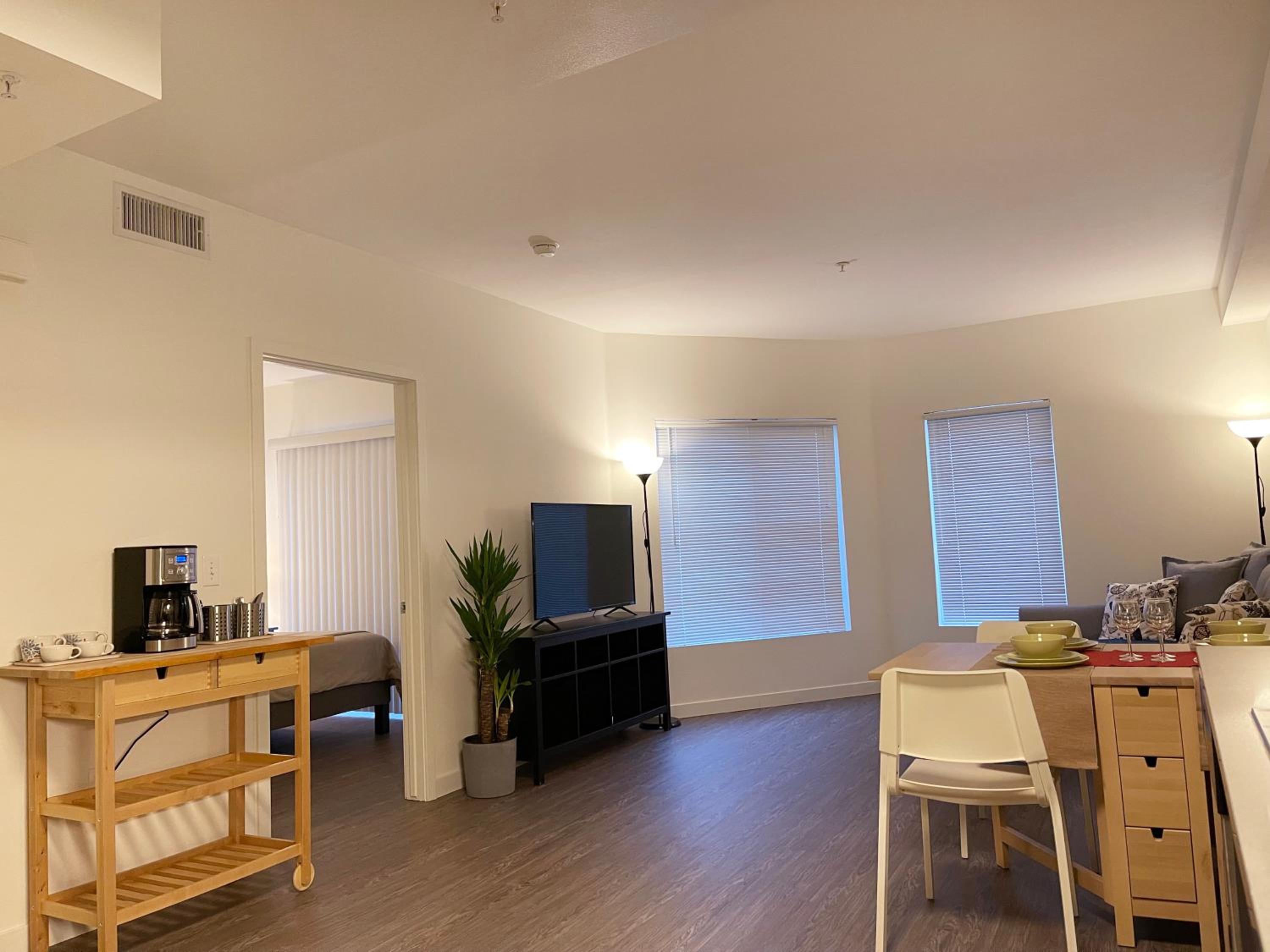 Perfect Apt w Parking Gym Pool WIFI in Arts District DTLA near Little Tokyo B4