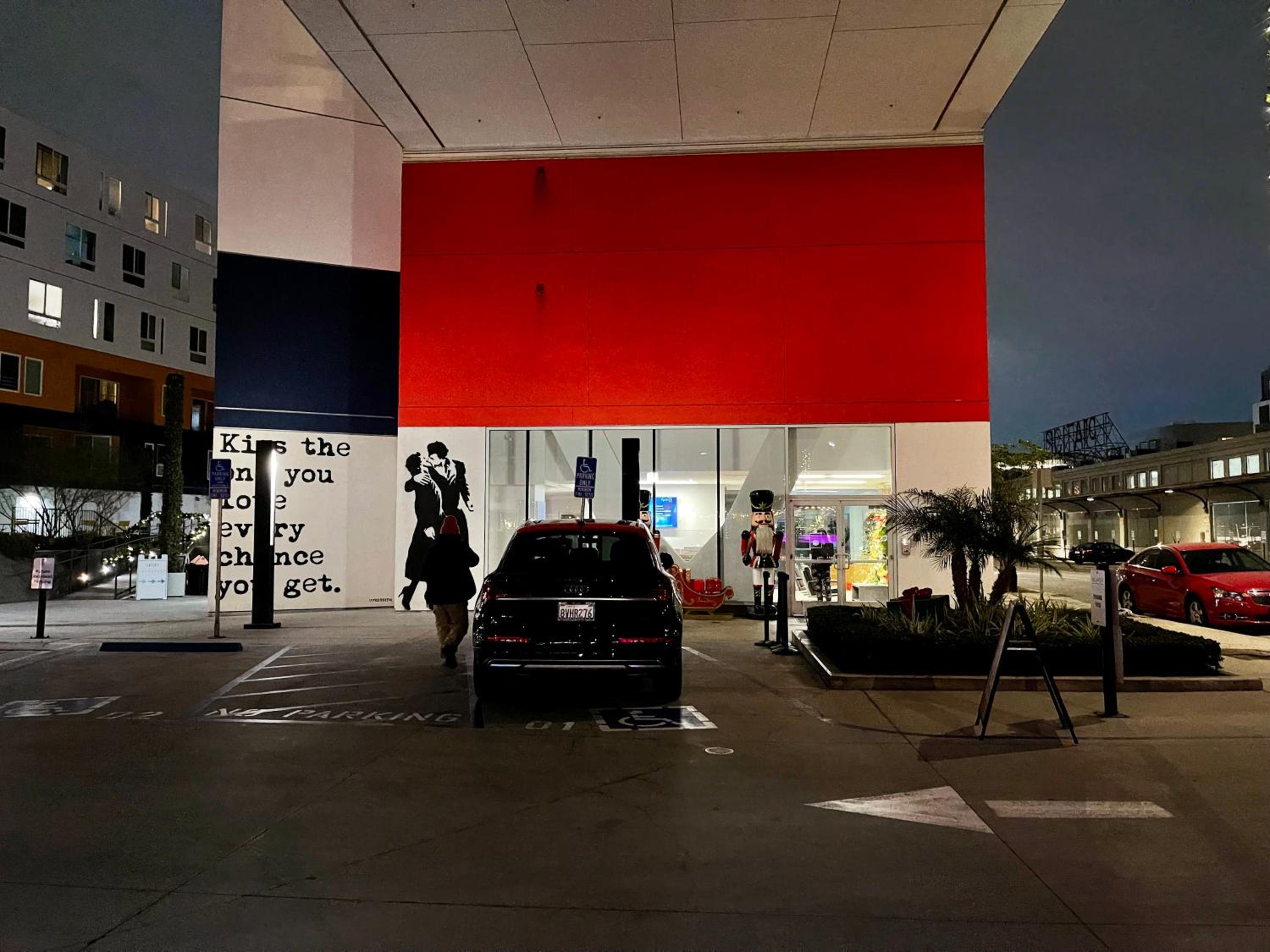 Perfect Apt w Parking Gym Pool WIFI in Arts District DTLA near Little Tokyo B4