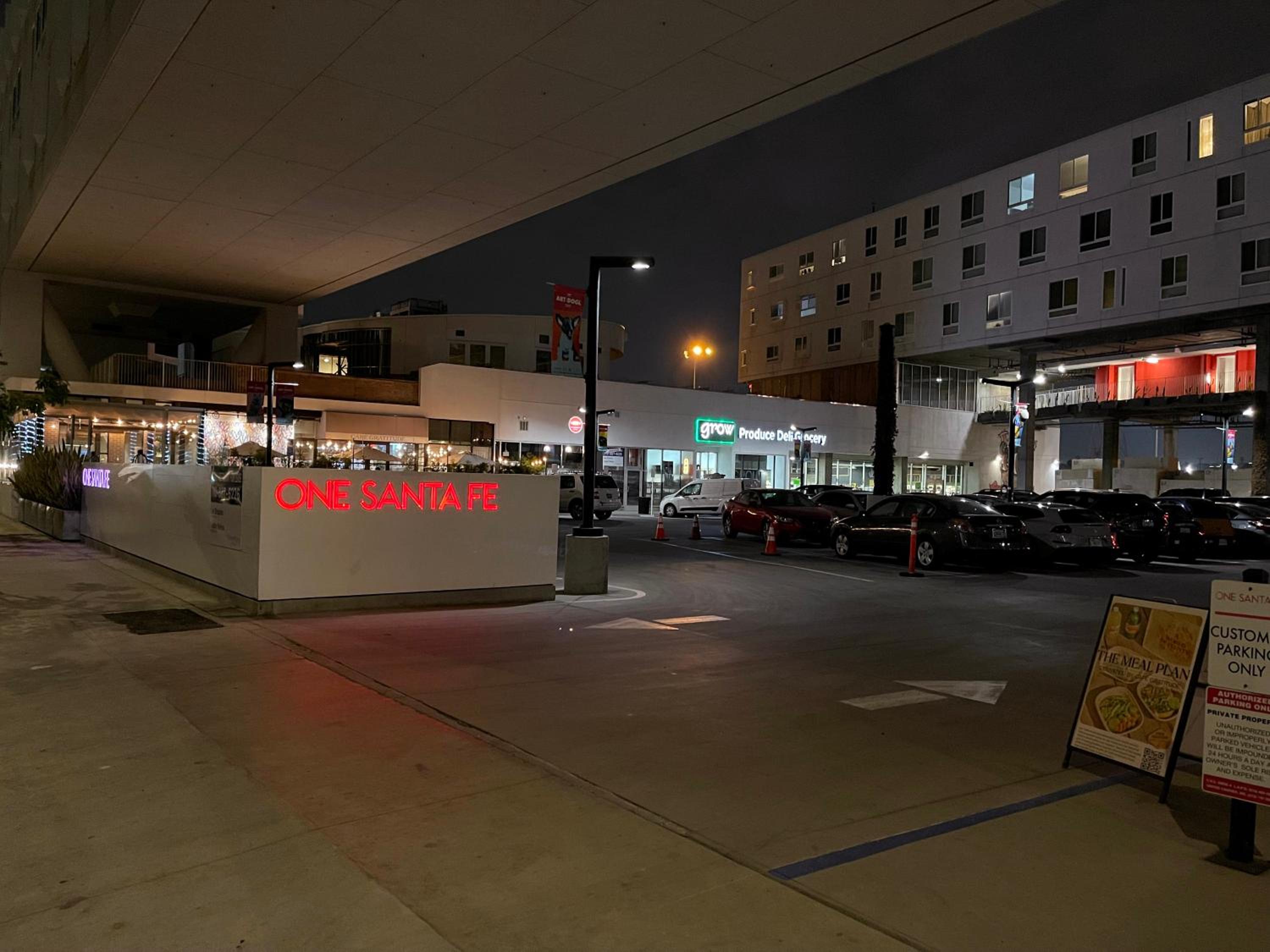 Perfect Apt w Parking Gym Pool WIFI in Arts District DTLA near Little Tokyo B4