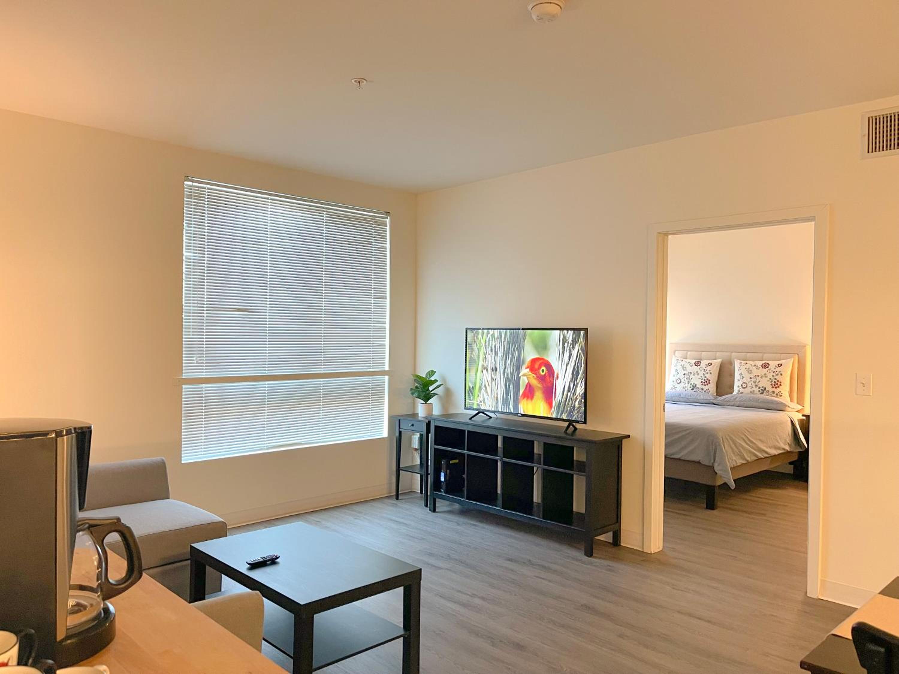 Perfect Apt w Parking Gym Pool WIFI in Arts District DTLA near Little Tokyo B4