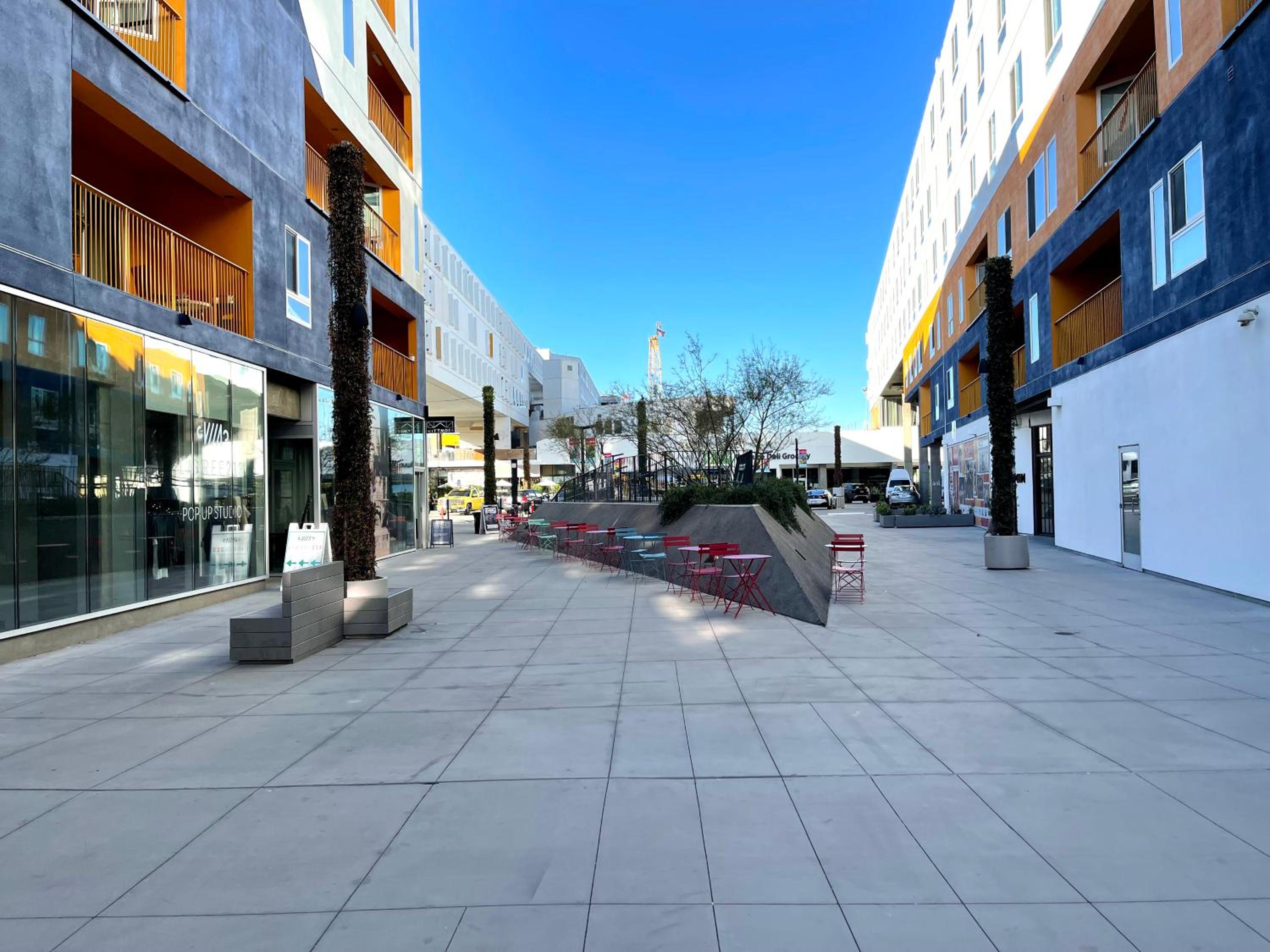 Perfect Apt w Parking Gym Pool WIFI in Arts District DTLA near Little Tokyo B4