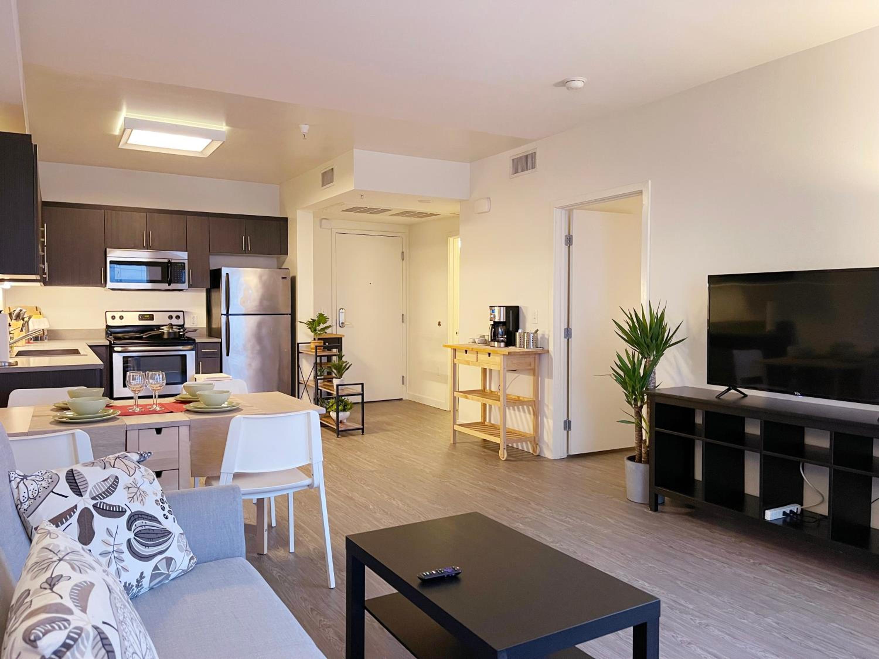 Perfect Apt w Parking Gym Pool WIFI in Arts District DTLA near Little Tokyo B4