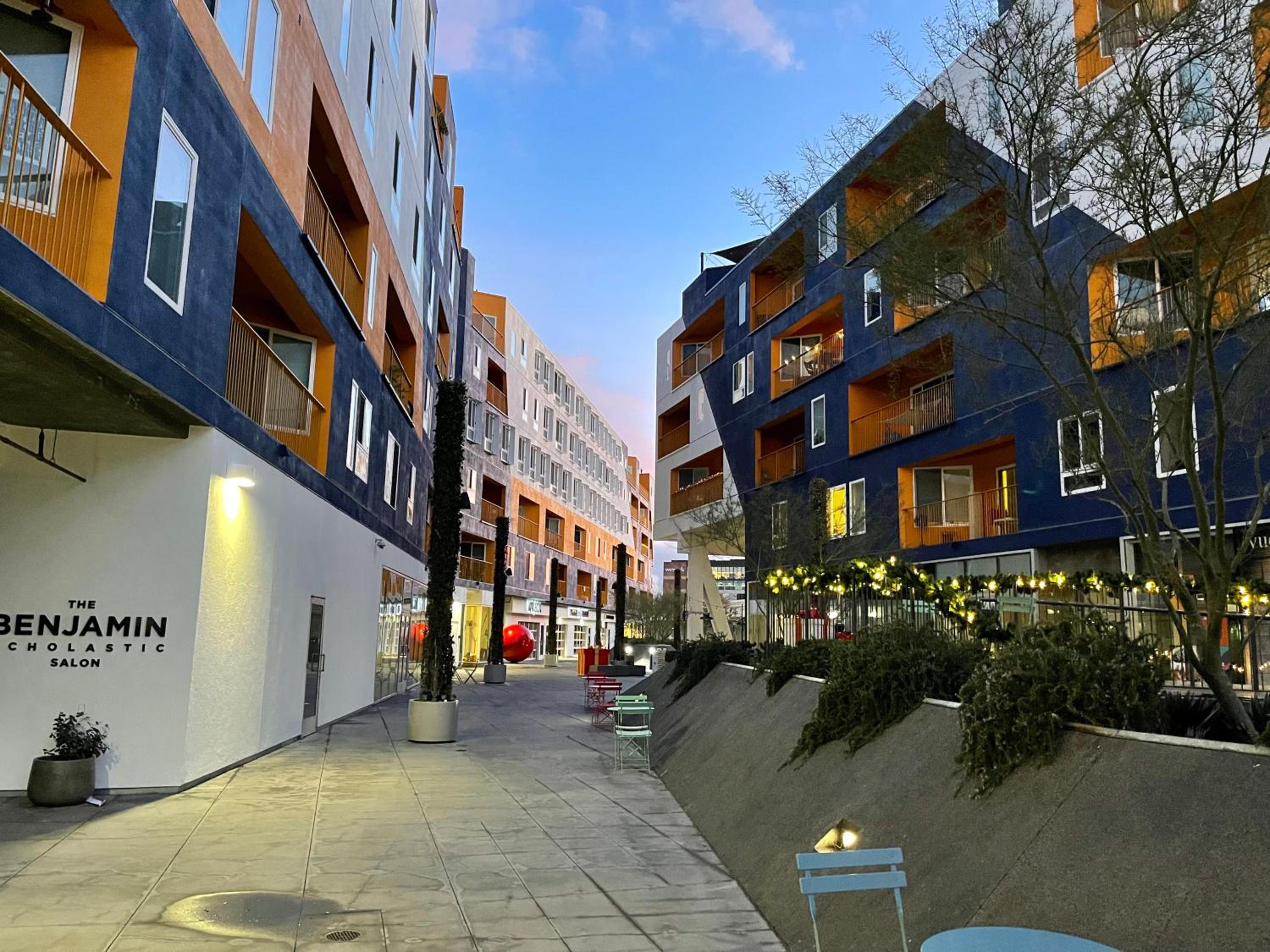 Perfect Apt w Parking Gym Pool WIFI in Arts District DTLA near Little Tokyo B4