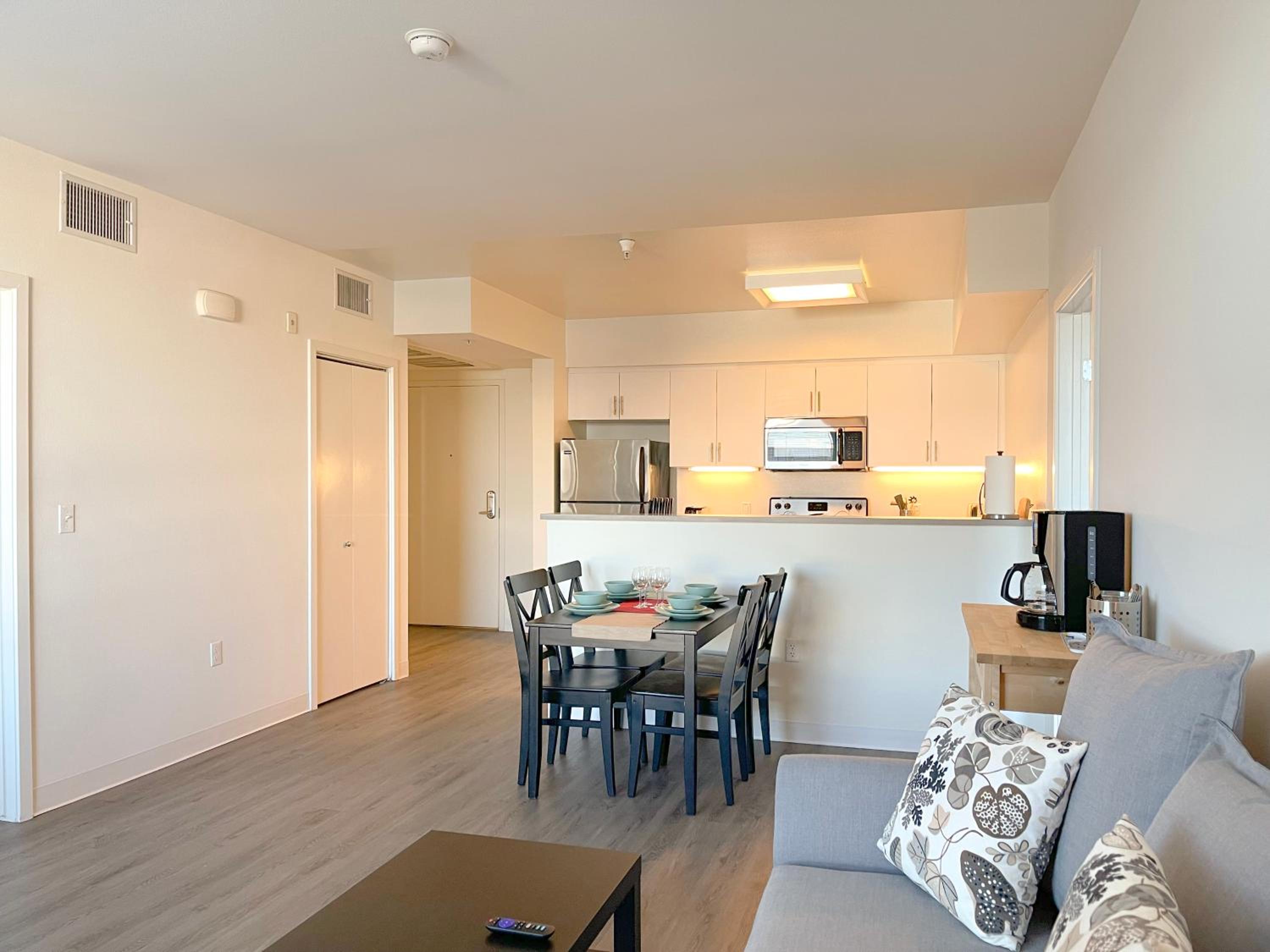 Perfect Apt w Parking Gym Pool WIFI in Arts District DTLA near Little Tokyo B4