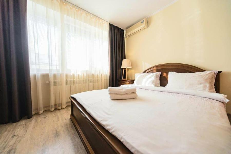 1 room 65m2 center of Obolon near River side. view 3