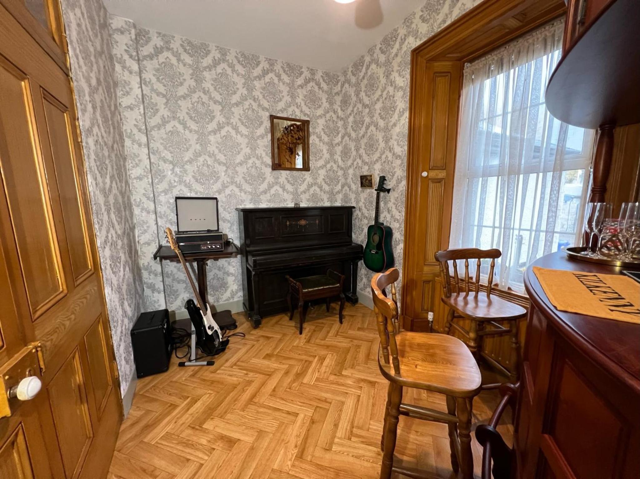 Photo 12