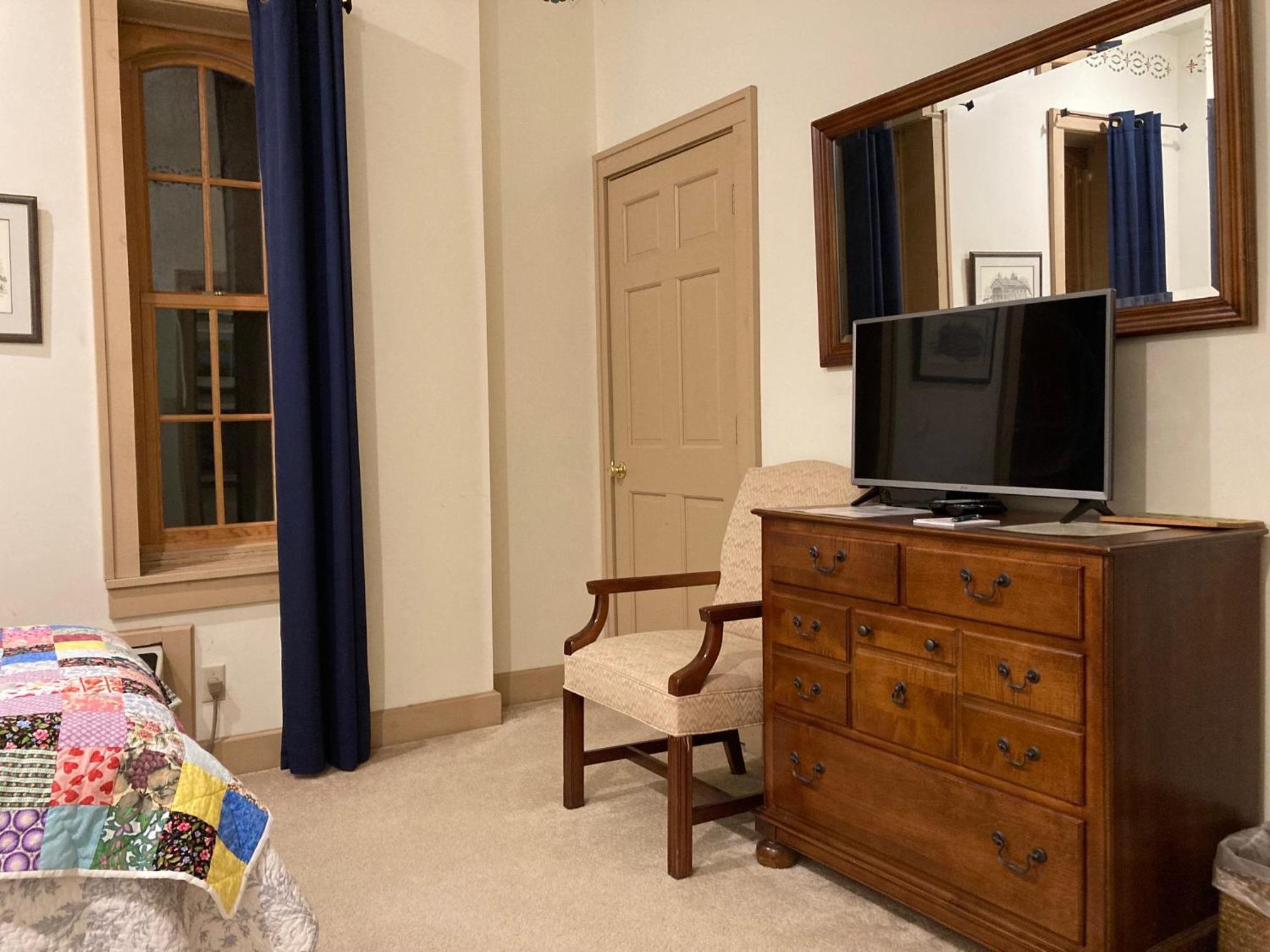 Oak Valley Inn and Suites