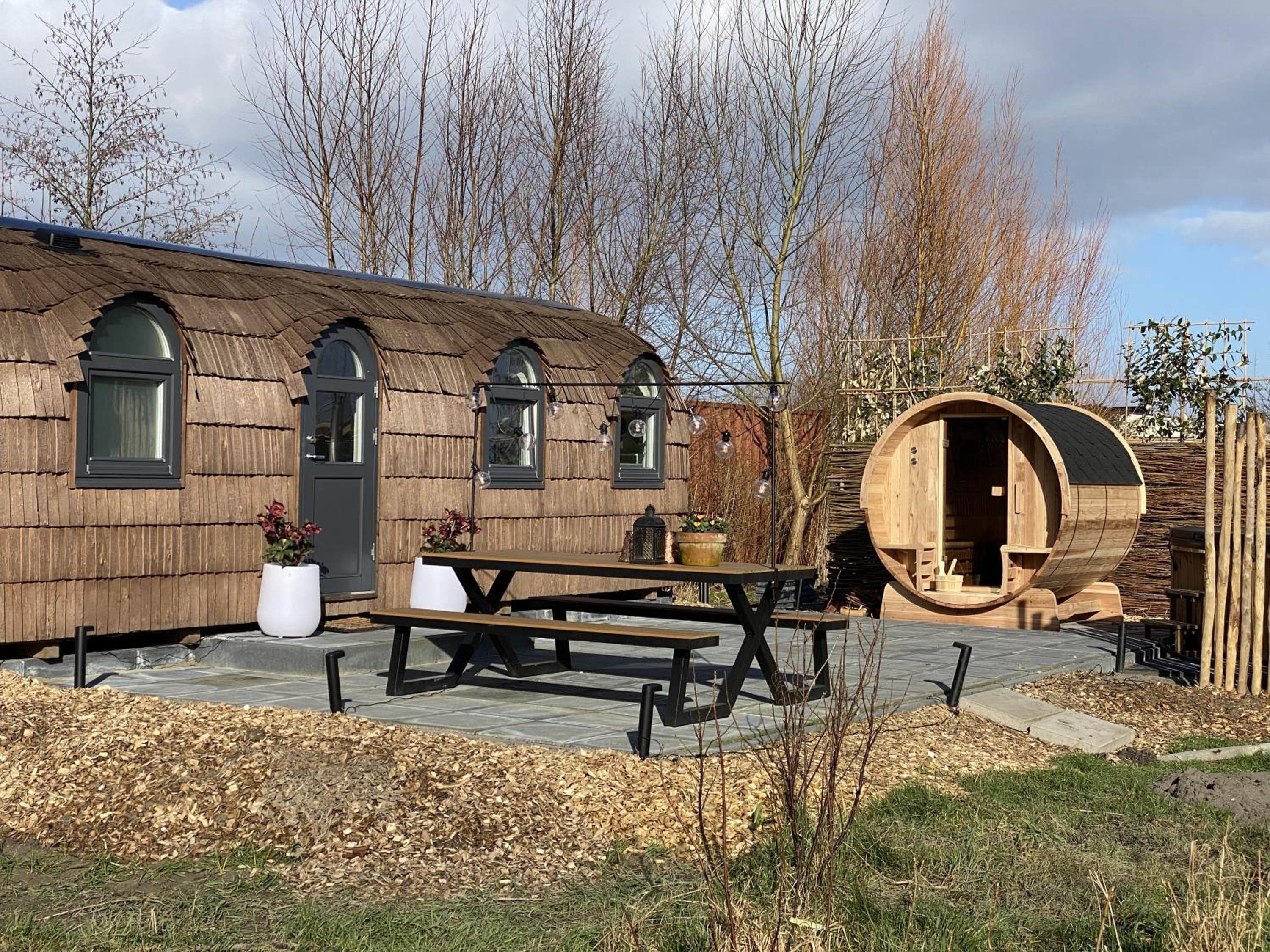 Bed & Wellness Pigs and Pillows with private hottub and sauna and tandembike rental included in price near Amsterdam