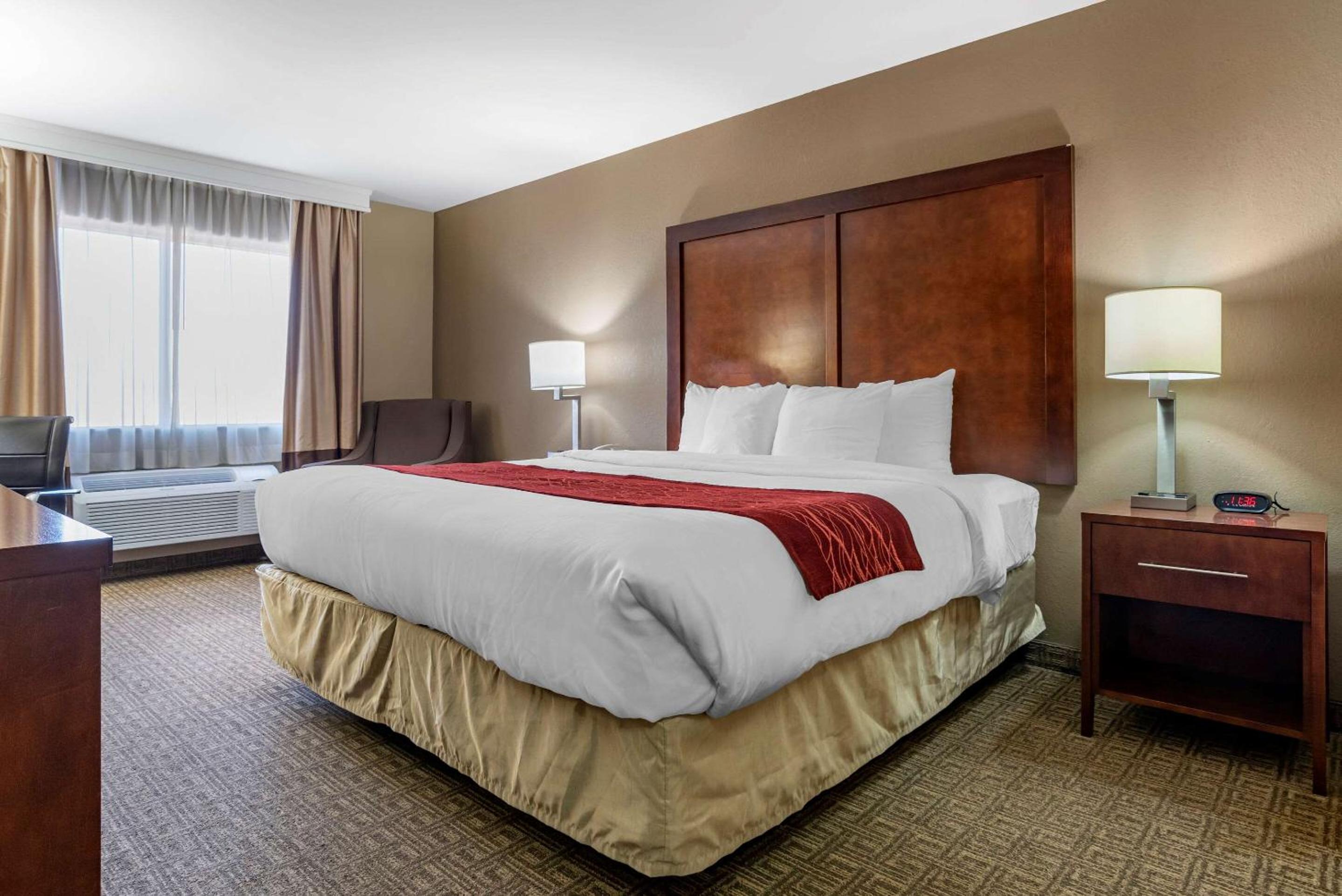 Comfort Inn  Suites Leeds I-20 - Property Image 19