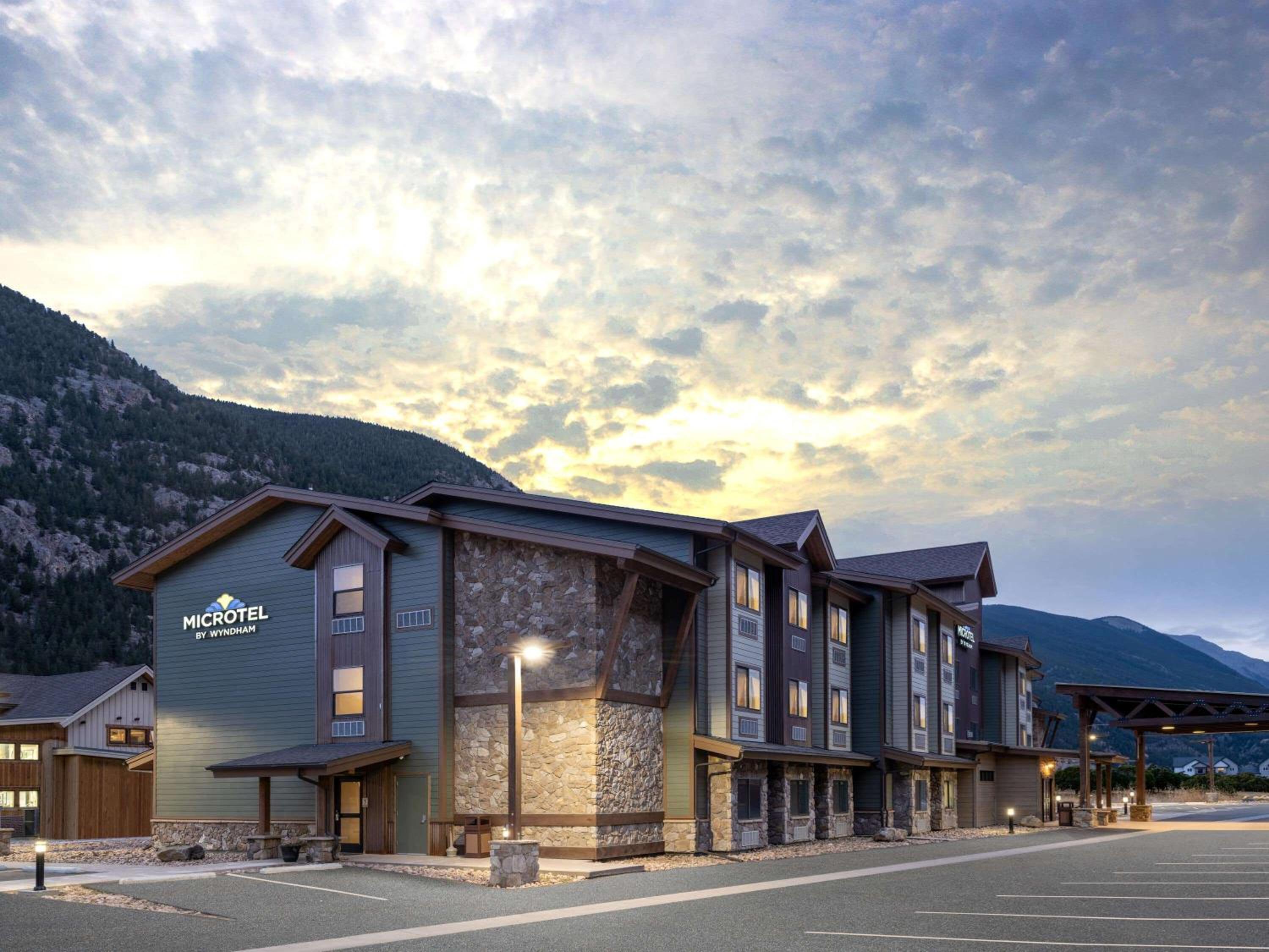 Georgetown Vacations - Microtel Inn Suites by Wyndham Georgetown Lake - Property Image 31