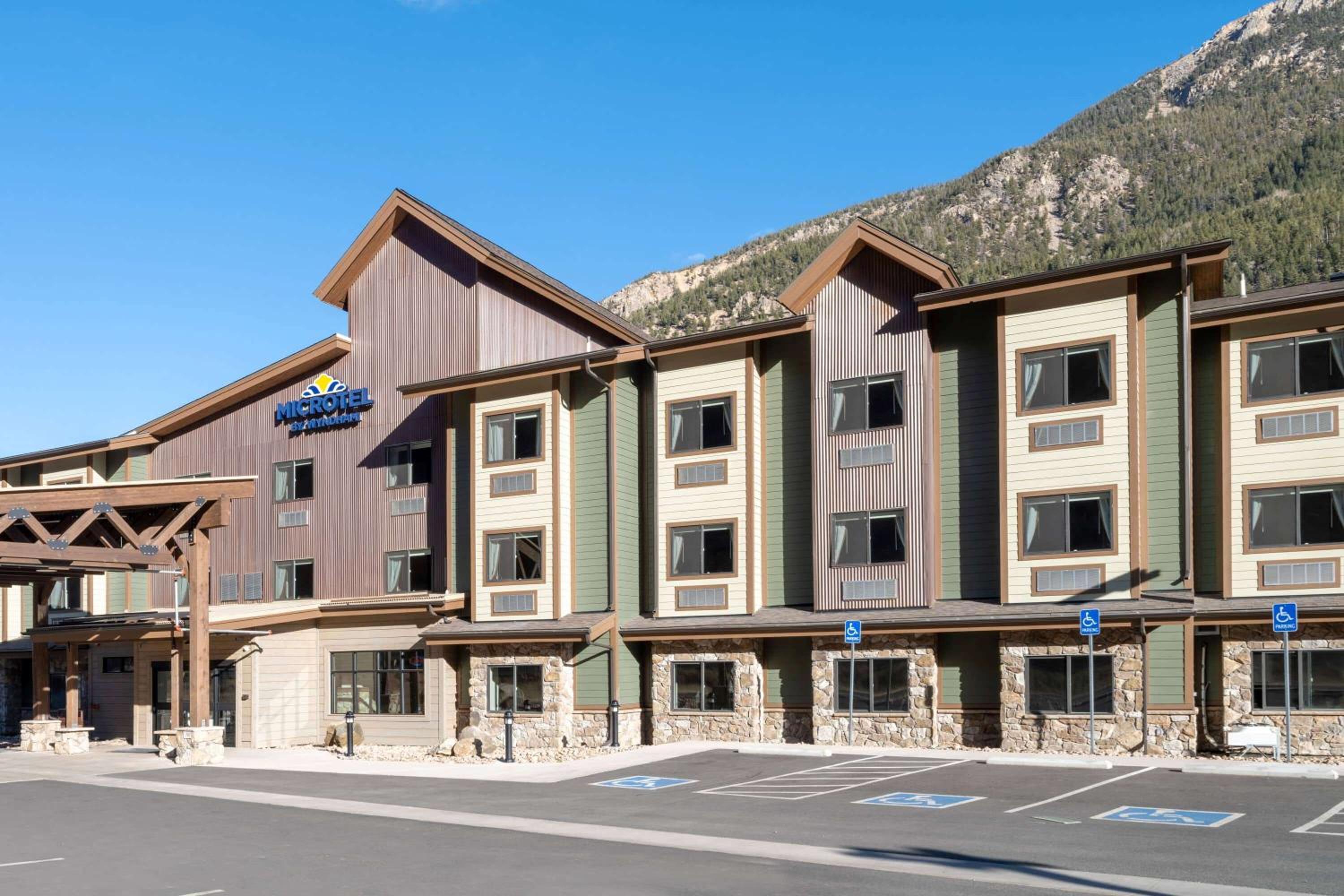 Georgetown Vacations - Microtel Inn Suites by Wyndham Georgetown Lake - Property Image 26