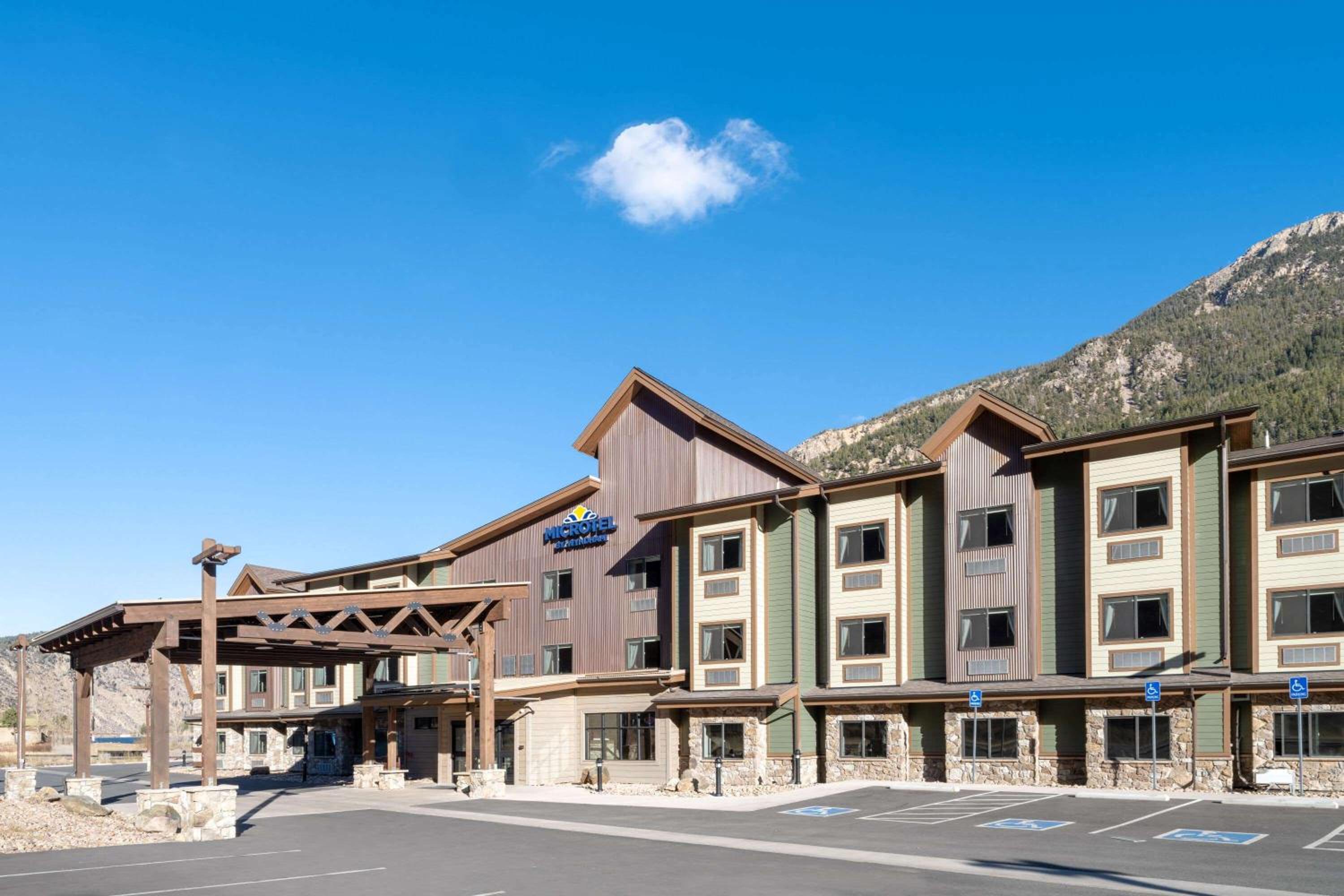 Georgetown Vacations - Microtel Inn Suites by Wyndham Georgetown Lake - Property Image 29