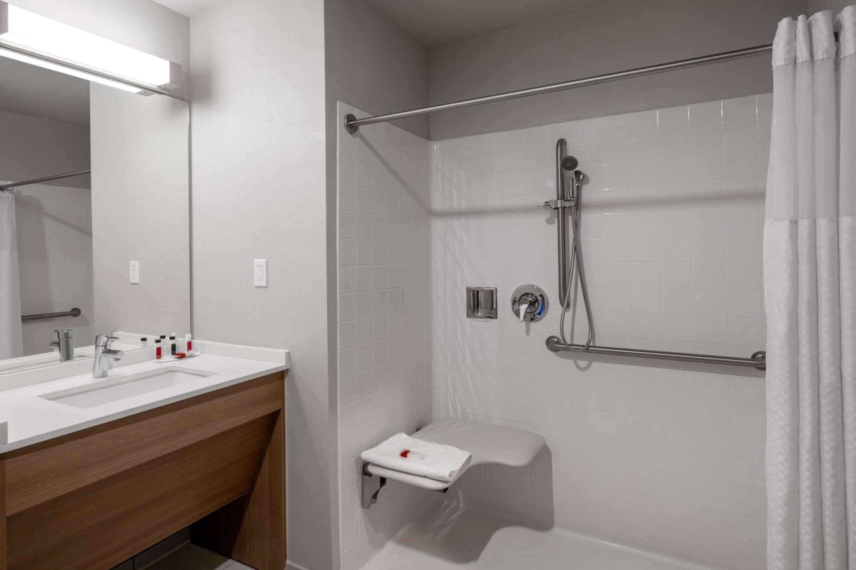 Georgetown Vacations - Microtel Inn  Suites by Wyndham Georgetown Lake - Property Image 10