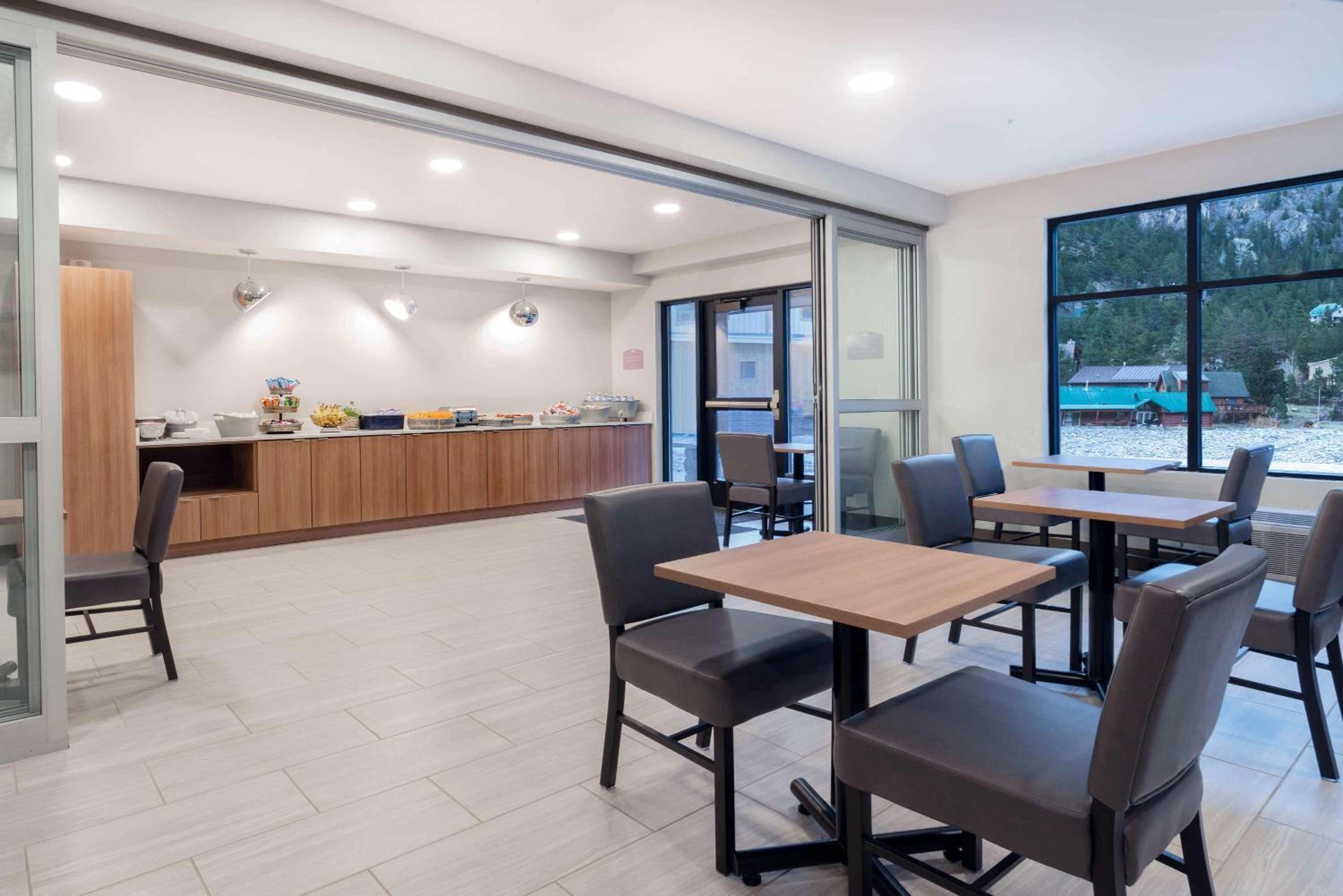 Georgetown Vacations - Microtel Inn Suites by Wyndham Georgetown Lake - Property Image 16