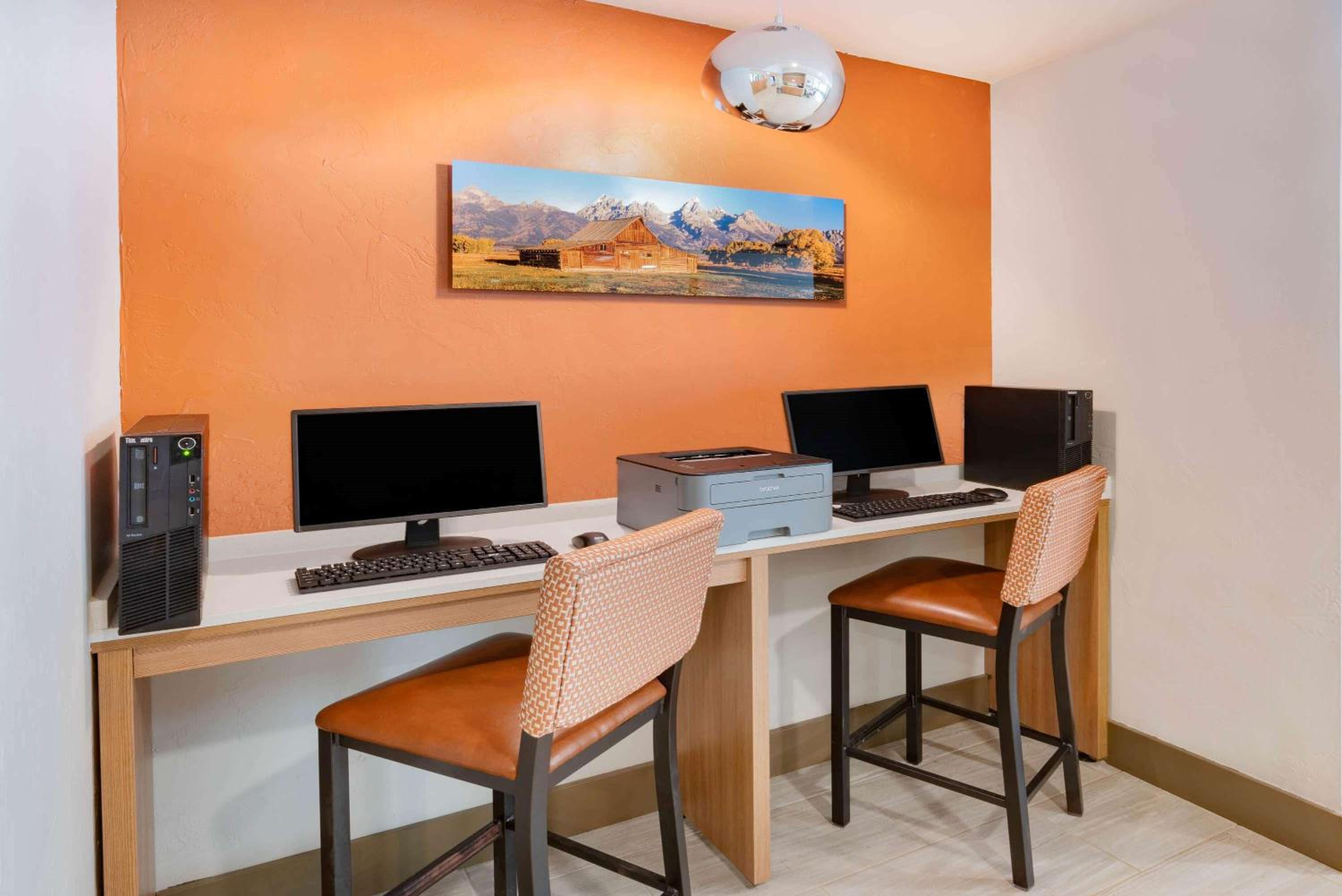 Georgetown Vacations - Microtel Inn Suites by Wyndham Georgetown Lake - Property Image 27