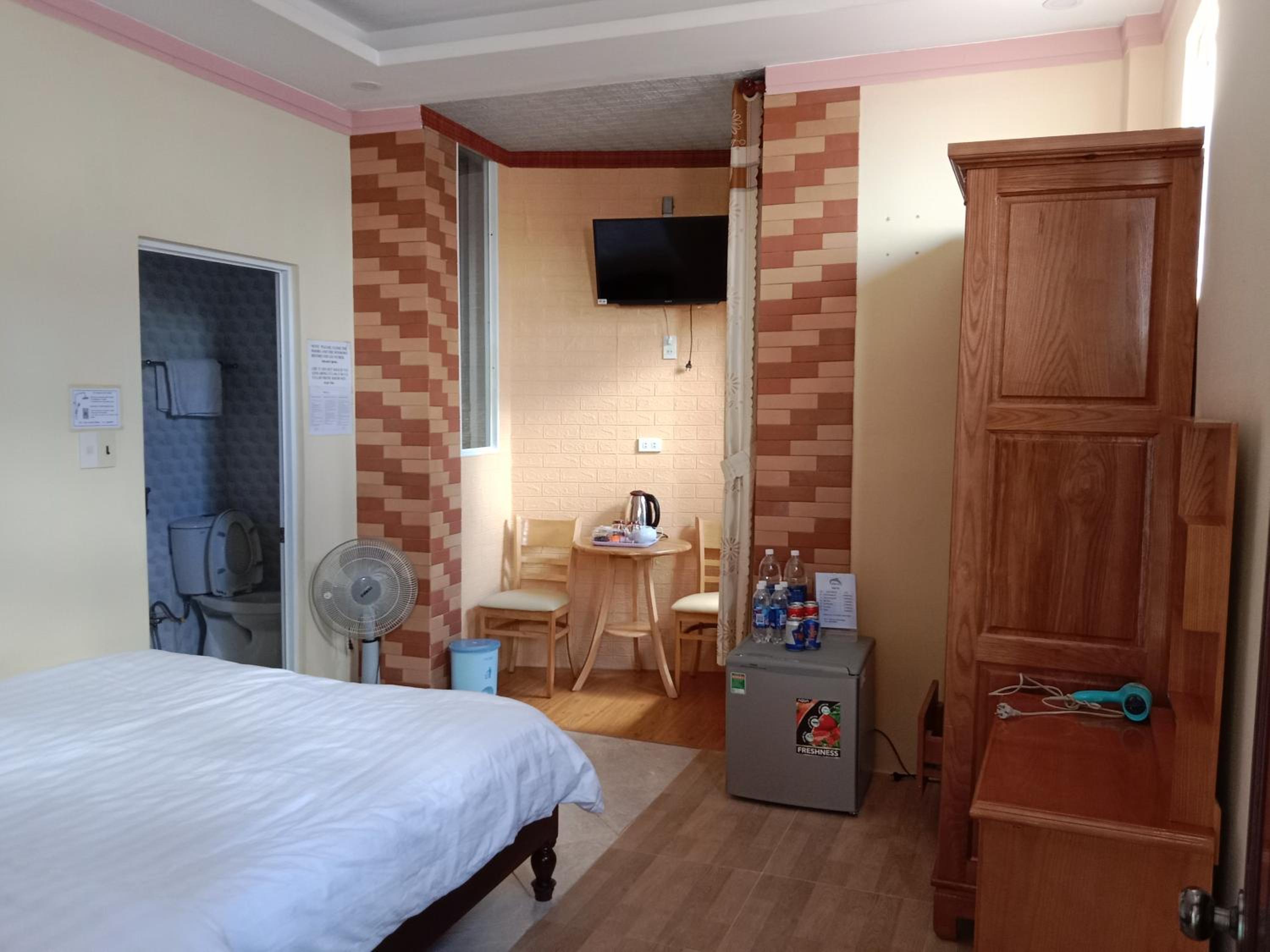 Nón Lá Guest House