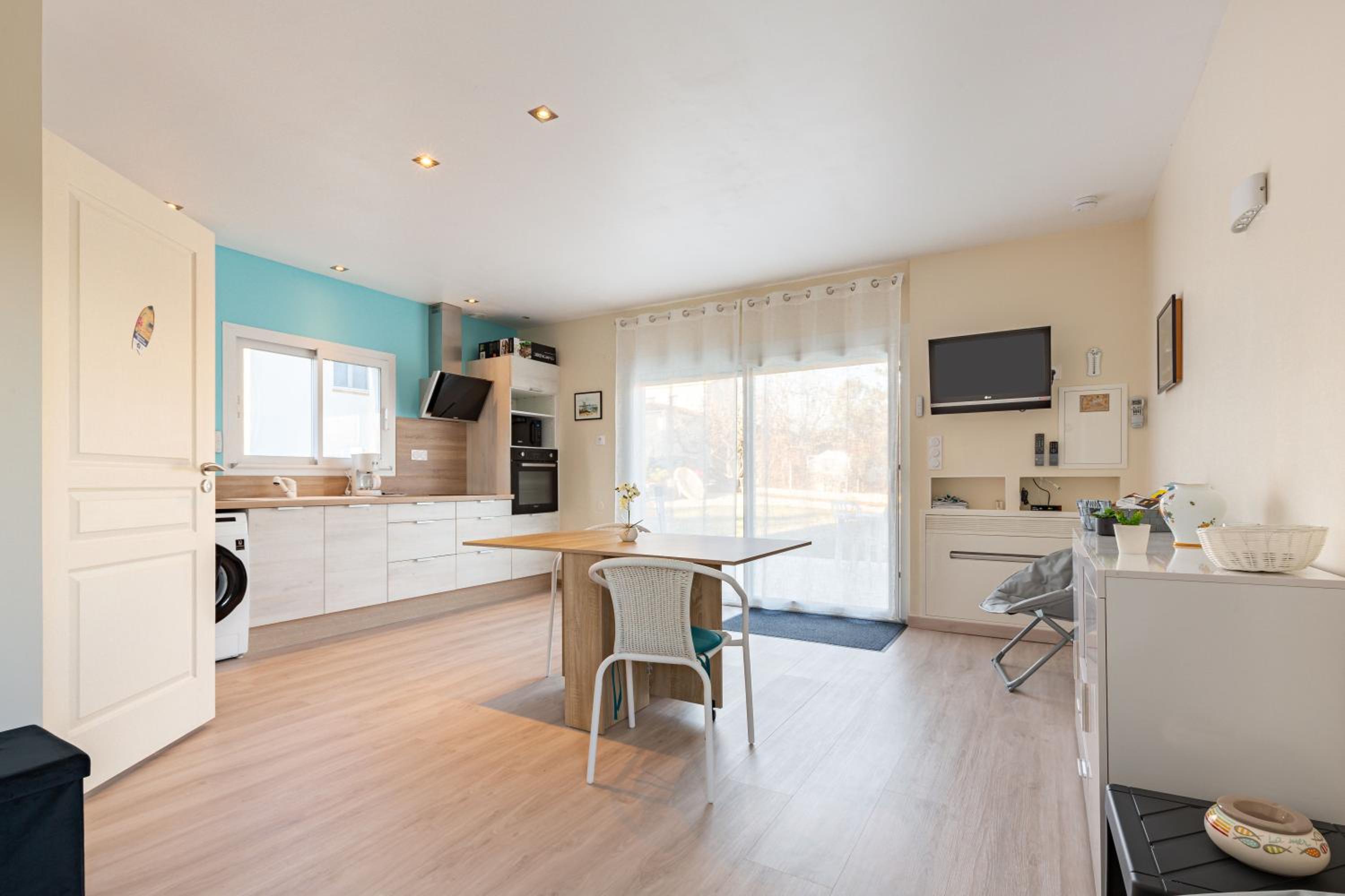 Hotel Manava - Image 1