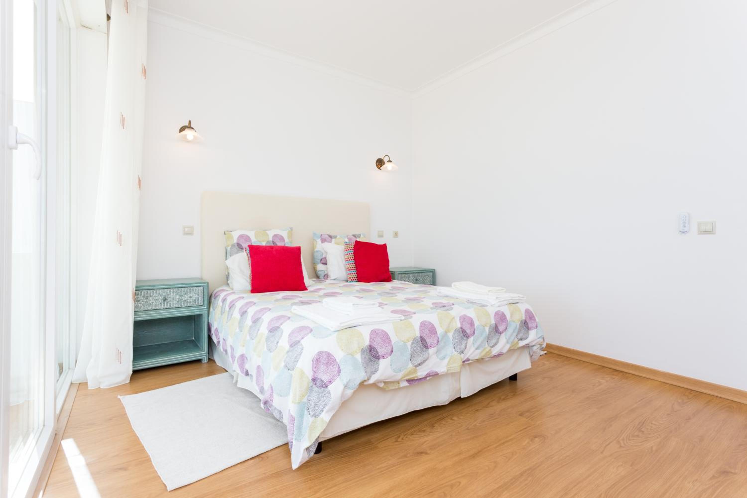 CoolHouses Algarve Luz, Ocean front 4 Bed house w/ pool, Casa da Pipa view 2