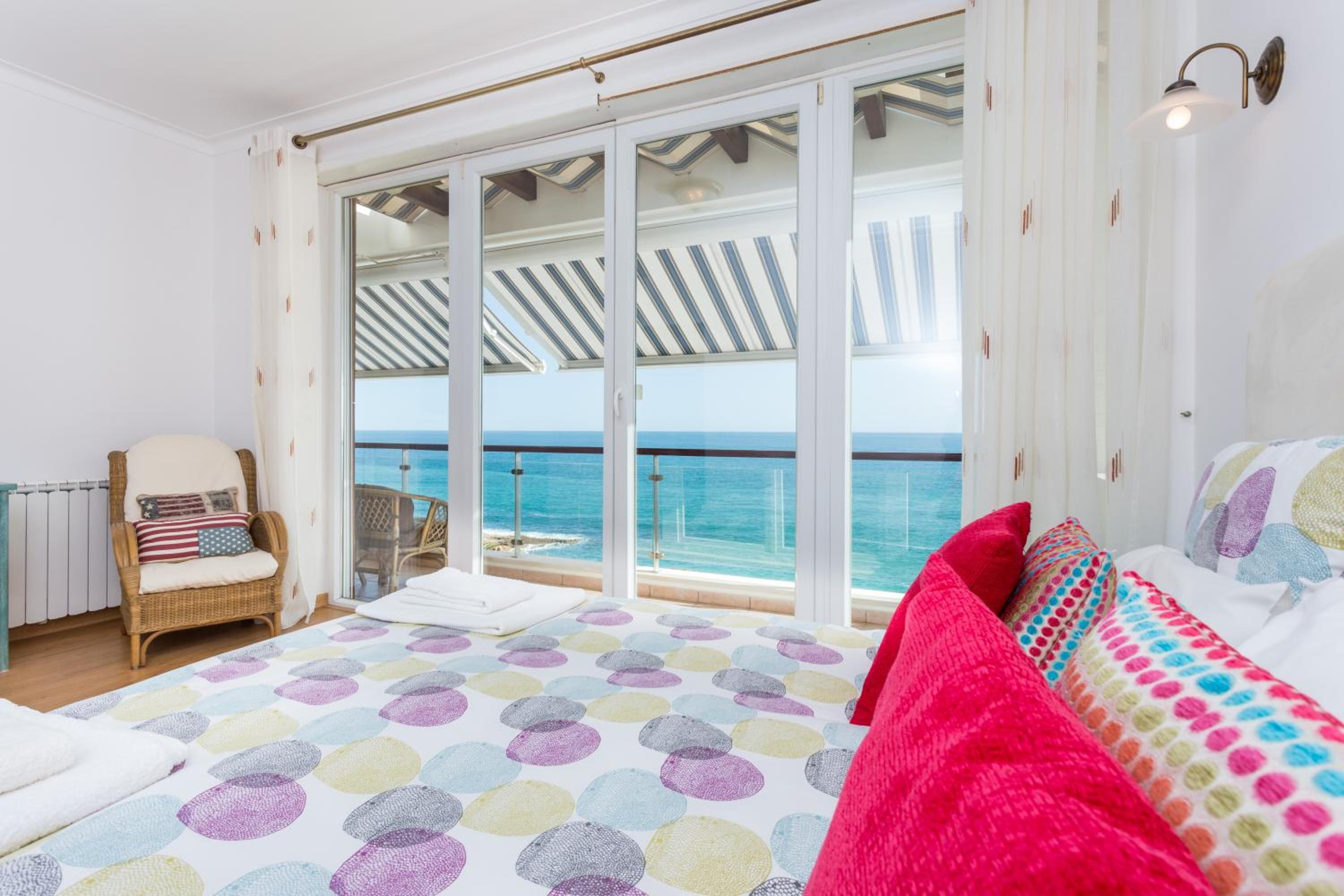 CoolHouses Algarve Luz, Ocean front 4 Bed house w/ pool, Casa da Pipa view 5