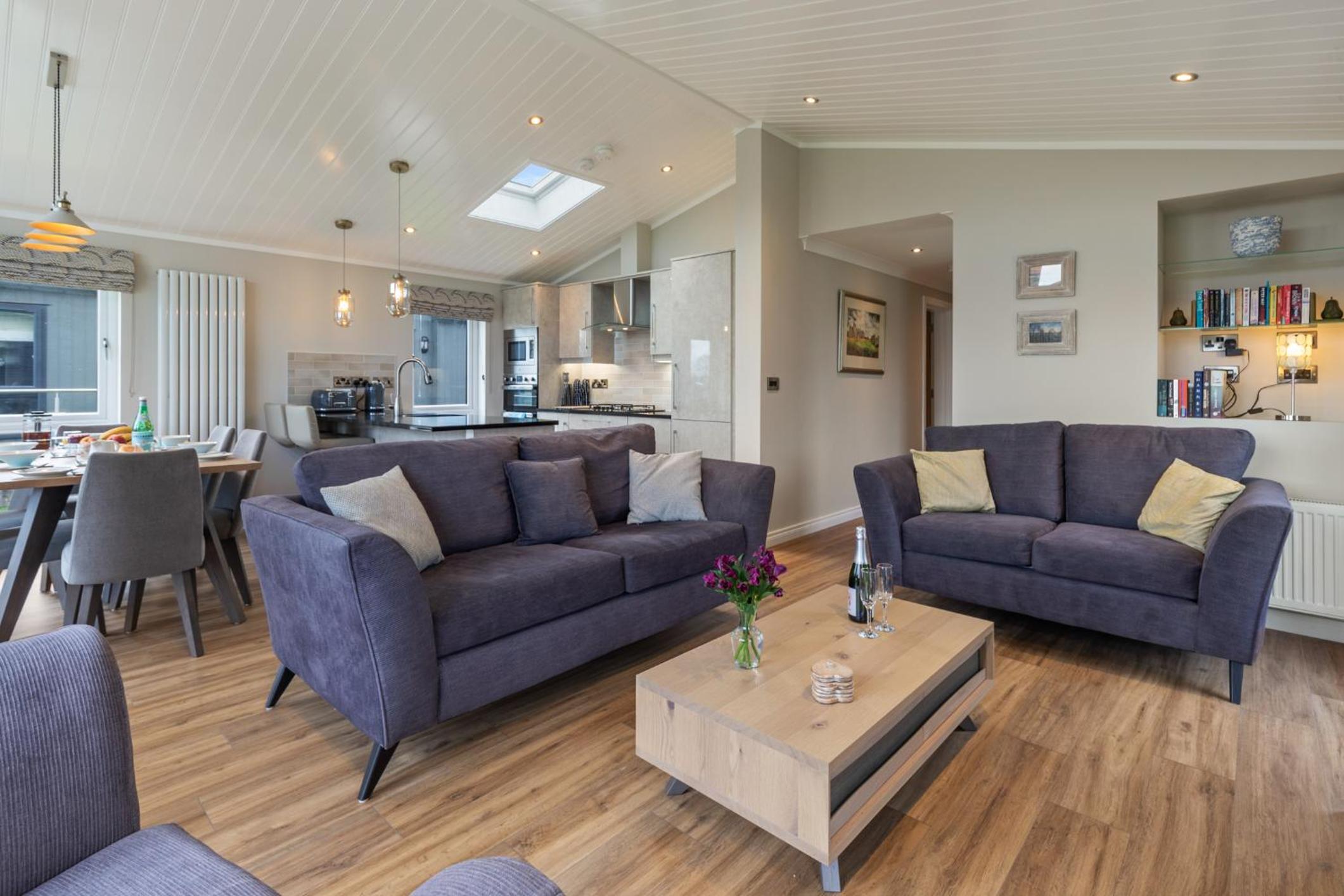 Sandpiper - Luxury Lodge, Close to Beach, Pet Friendly view 3