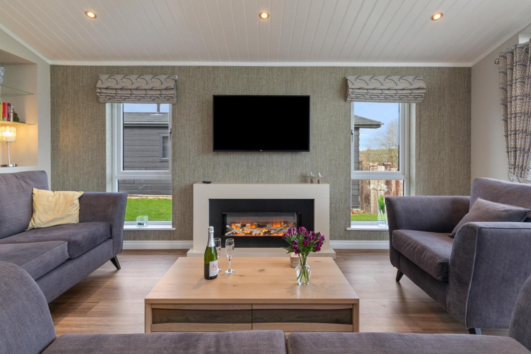 Sandpiper - Luxury Lodge, Close to Beach, Pet Friendly view 2