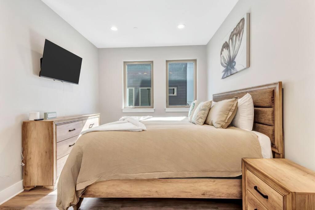 Private Rooftop Patio + 4 Story Home in Downtown FW view 5
