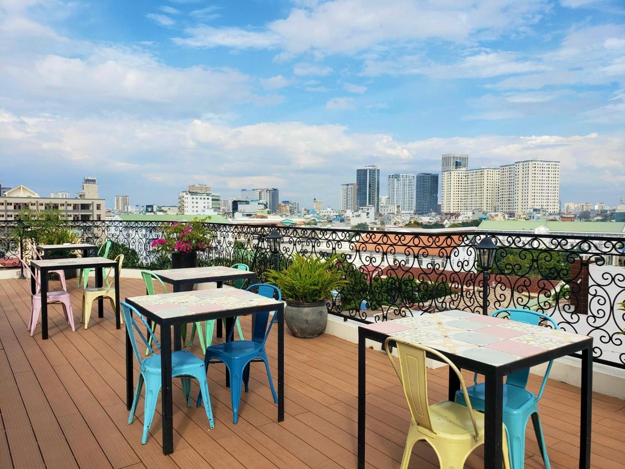 YÊN LIVING BÌNH THẠNH