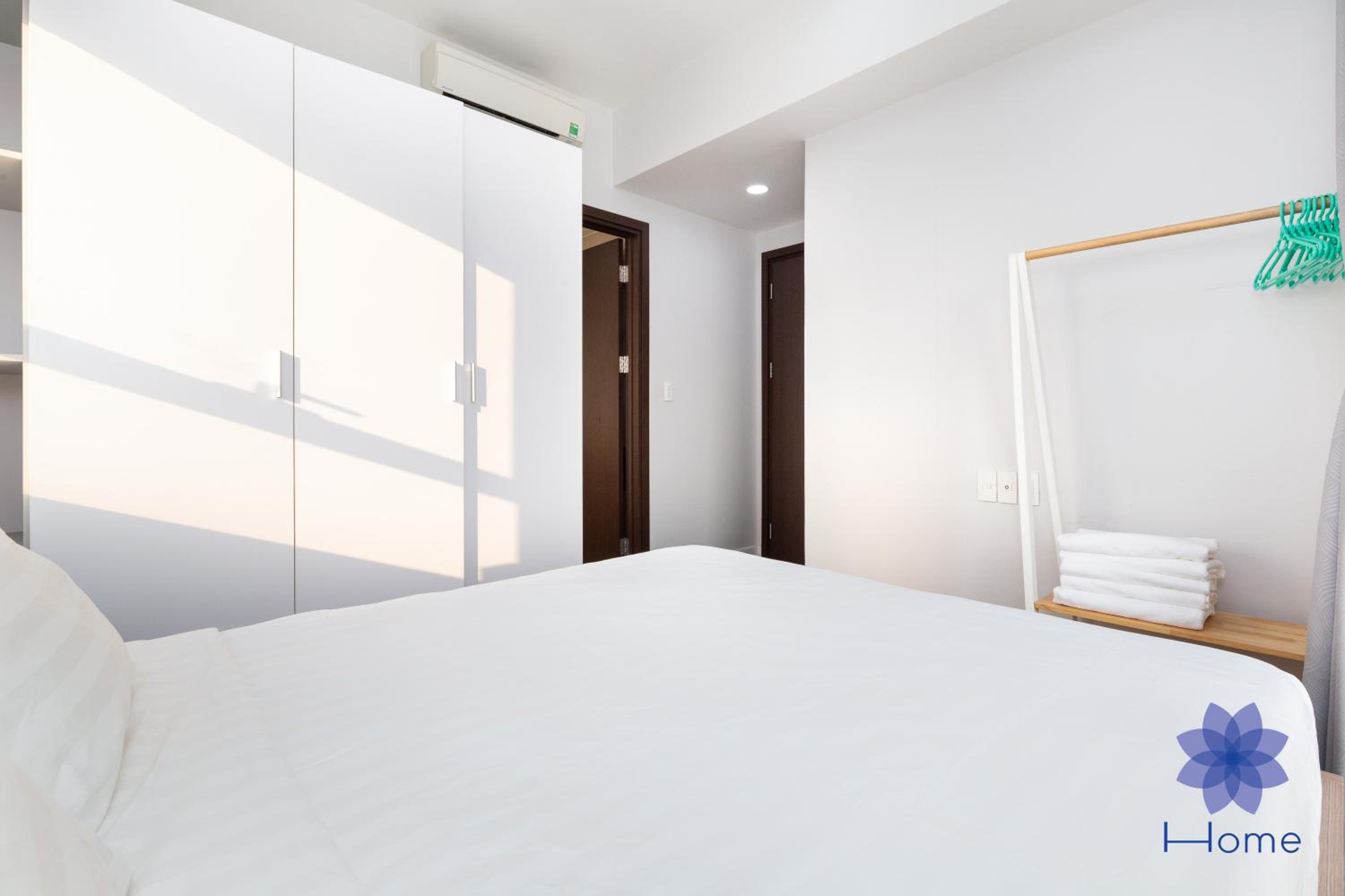 Home, Cosy&Luxury Apartment - 5mins to Airport, Free Pool&Gym, Airport Pick up Service