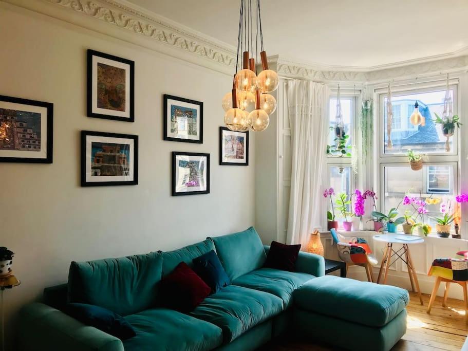 Cosy 2 Bedroom Flat in Edinburgh view 2