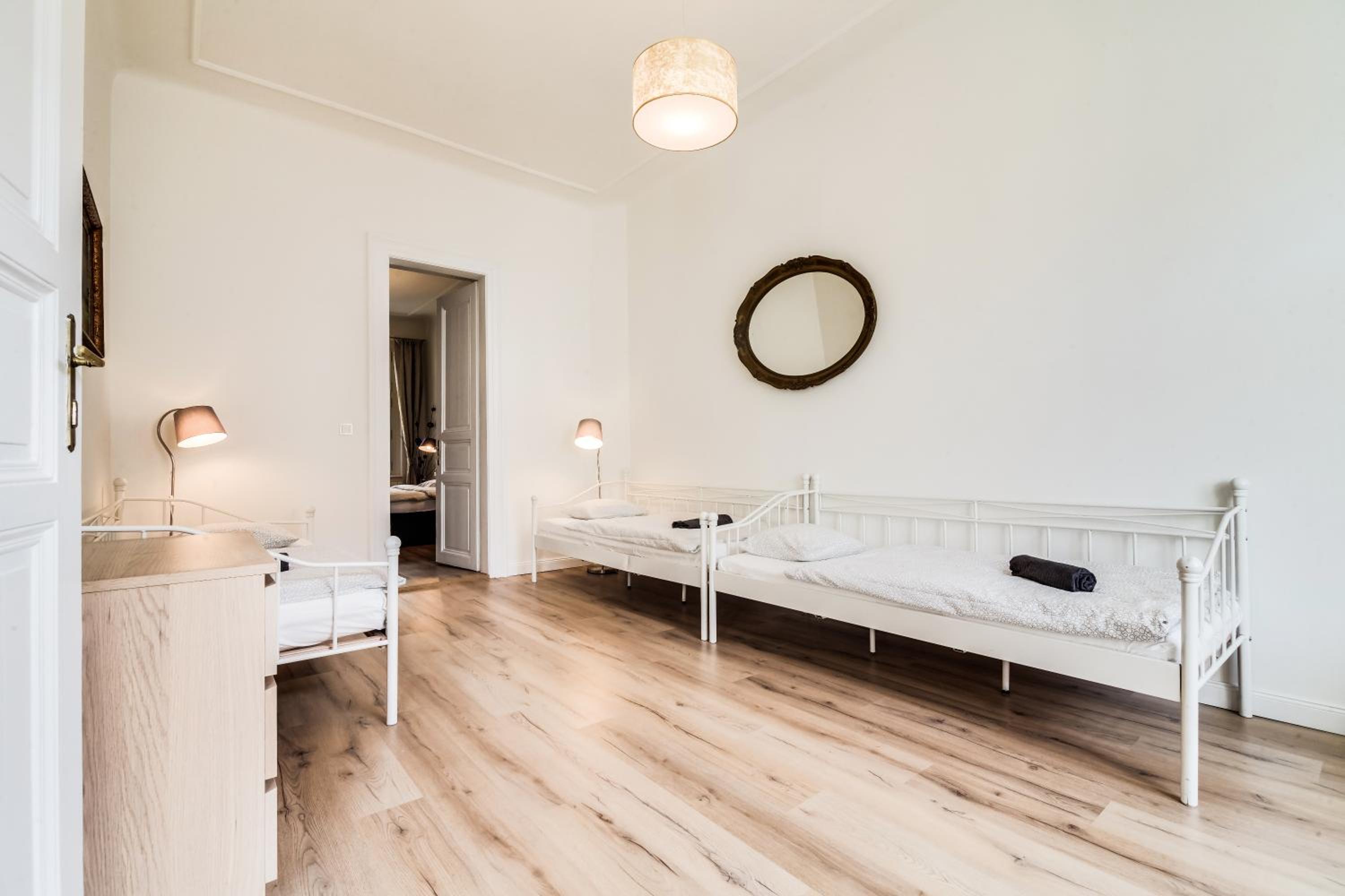 Charles Bridge - 3 bedroom Apartment - Old Town