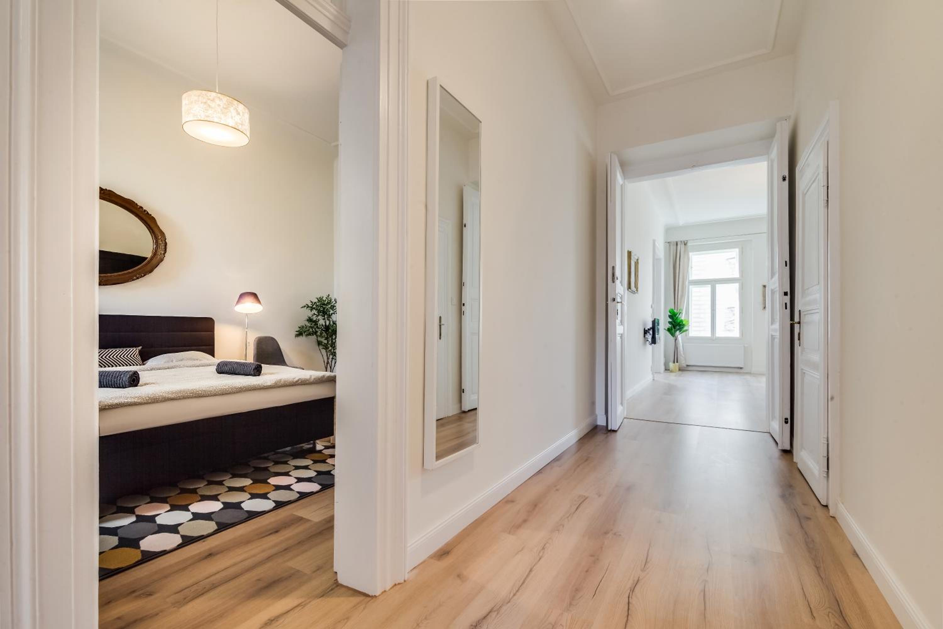 Charles Bridge - 3 bedroom Apartment - Old Town