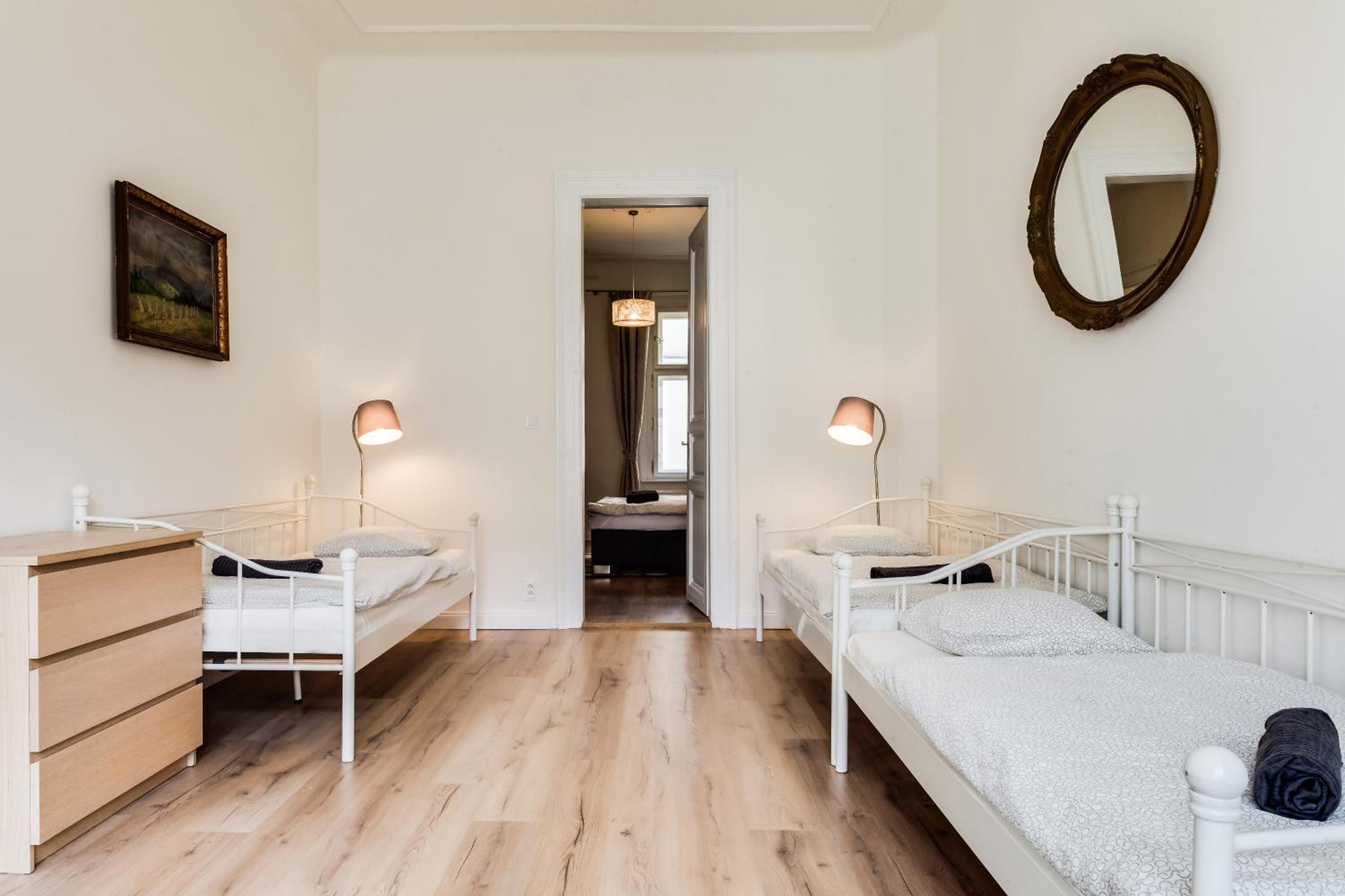 Charles Bridge - 3 bedroom Apartment - Old Town