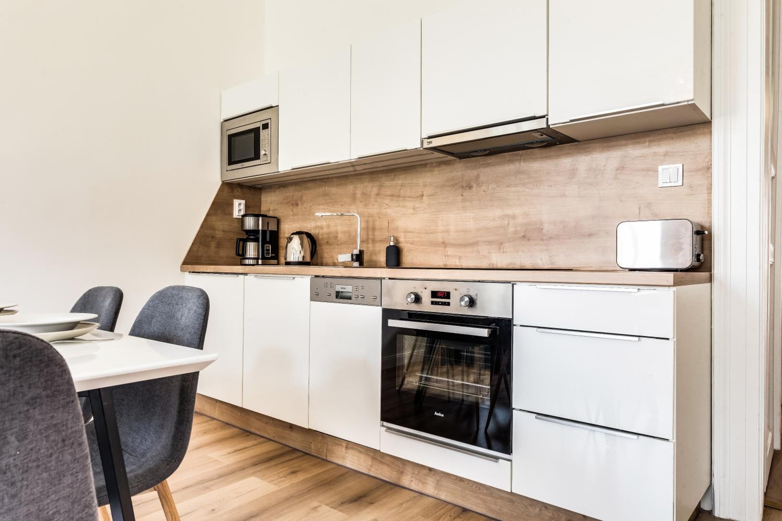 Charles Bridge - 3 bedroom Apartment - Old Town
