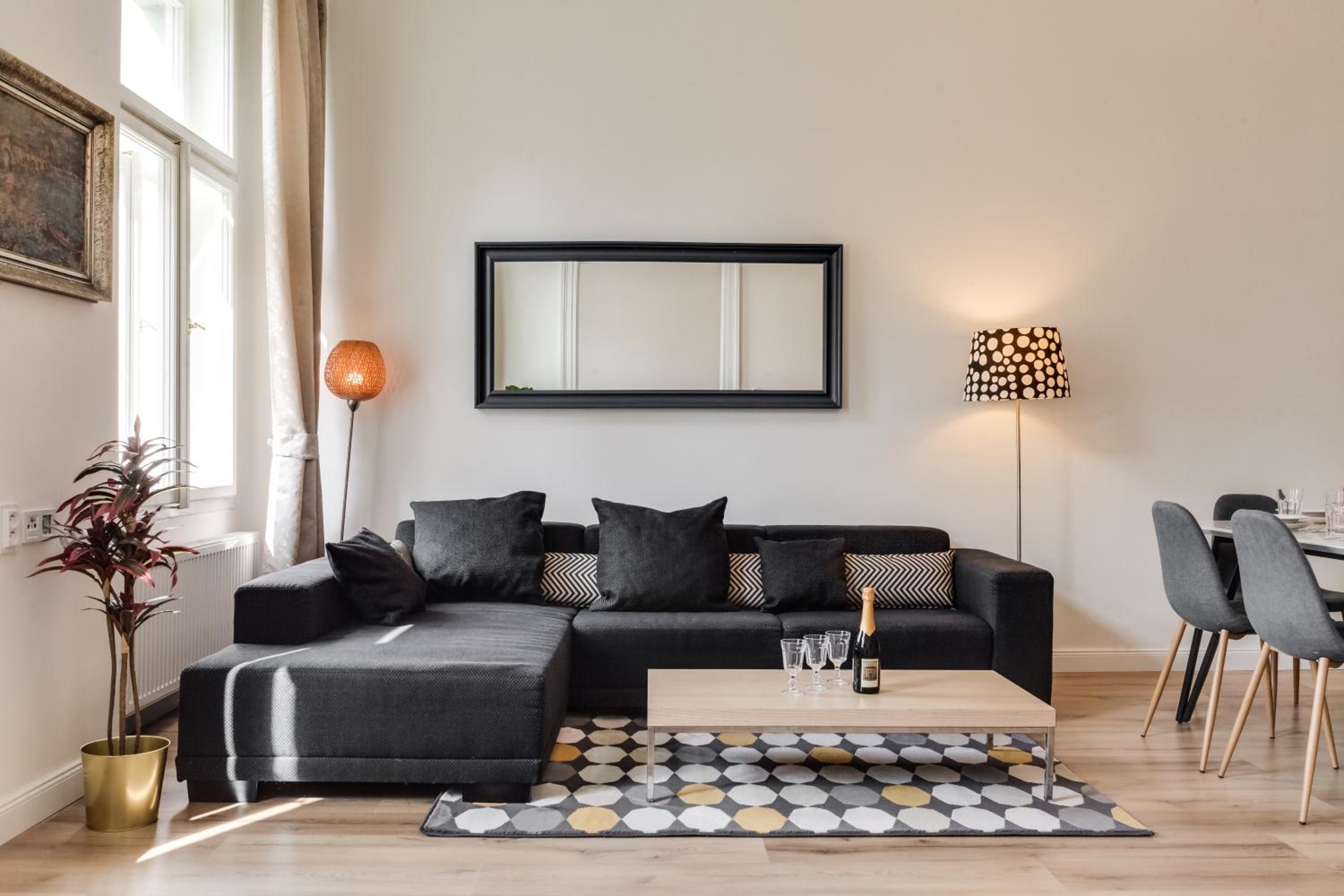 Charles Bridge - 3 bedroom Apartment - Old Town