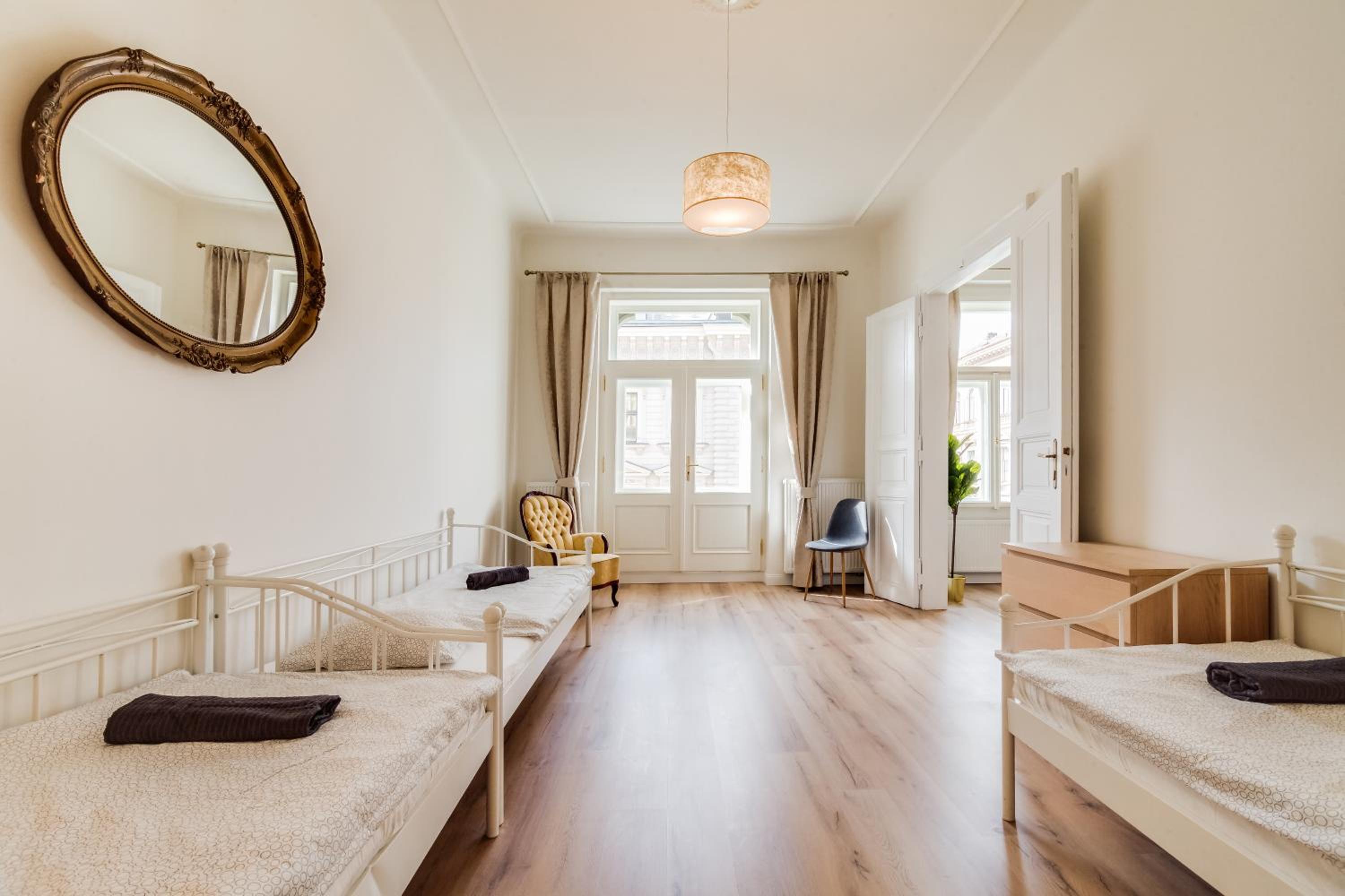 Charles Bridge - 3 bedroom Apartment - Old Town