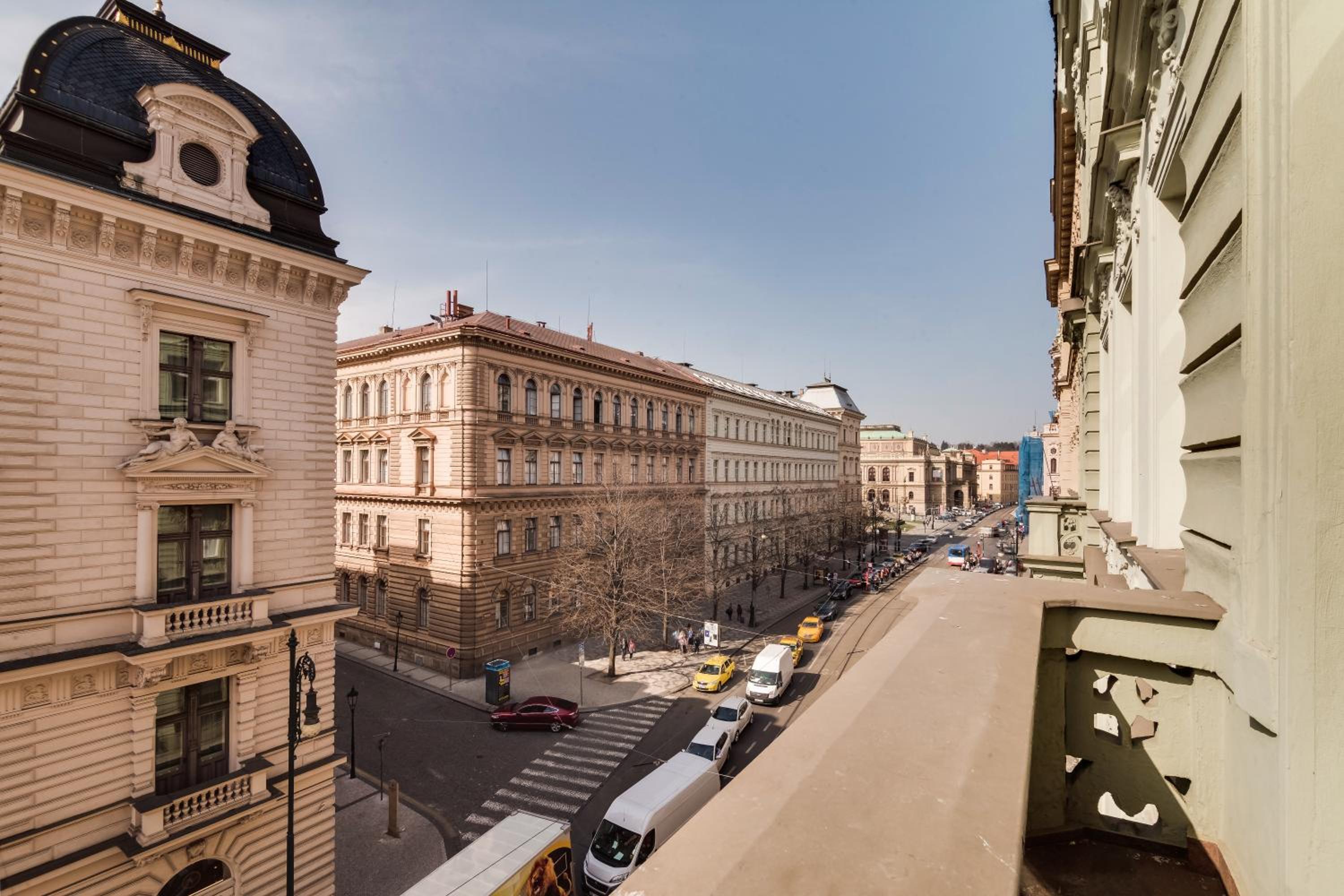 Charles Bridge - 3 bedroom Apartment - Old Town
