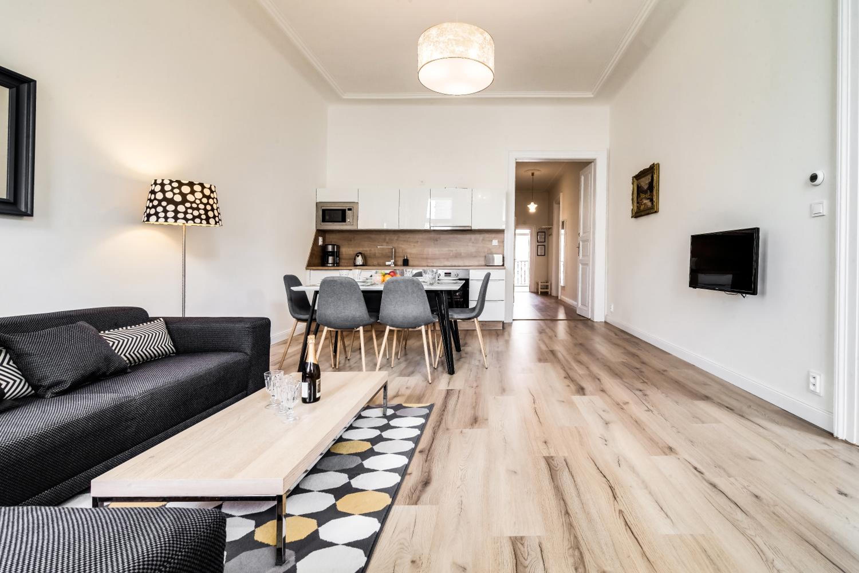 Charles Bridge - 3 bedroom Apartment - Old Town
