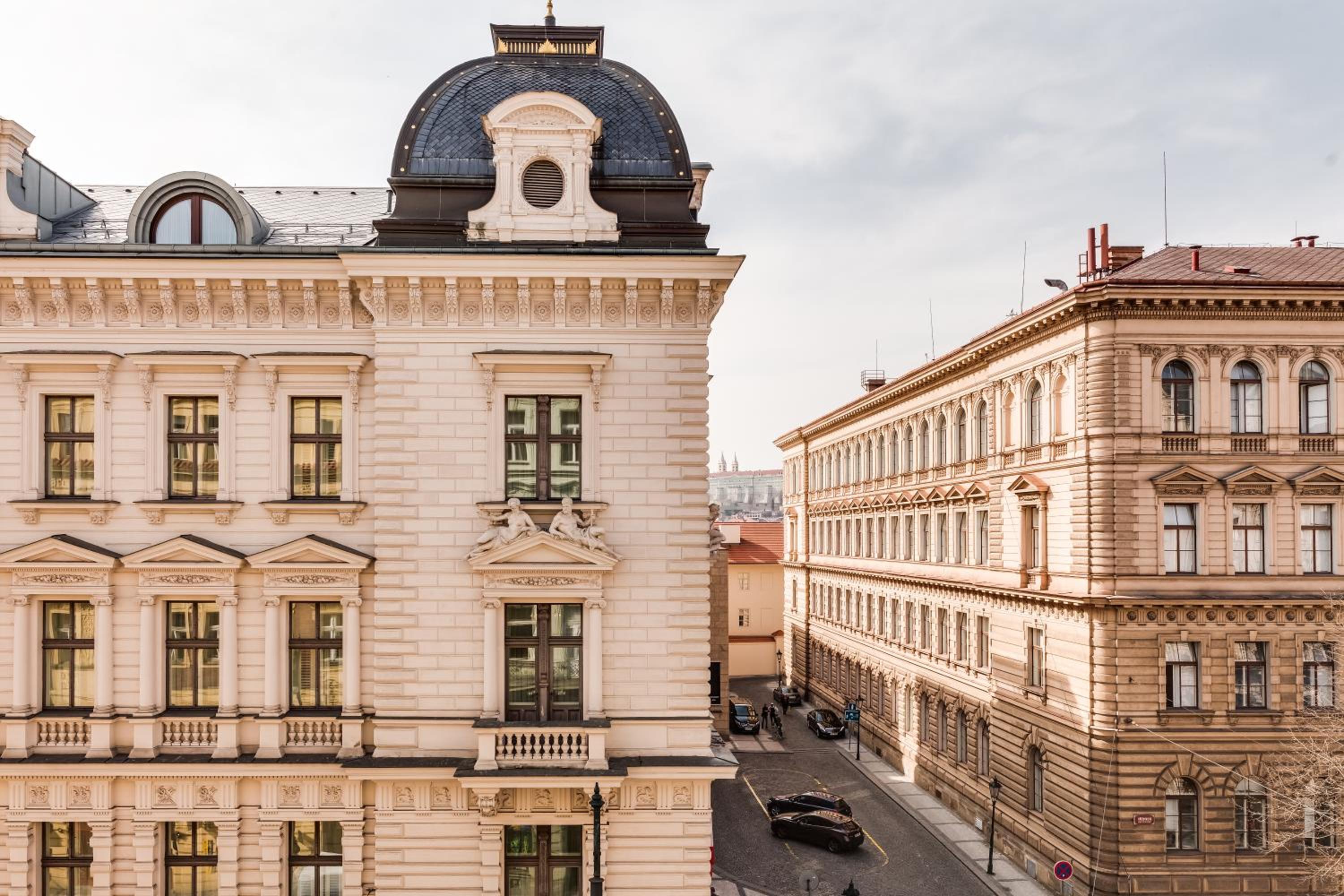 Charles Bridge - 3 bedroom Apartment - Old Town