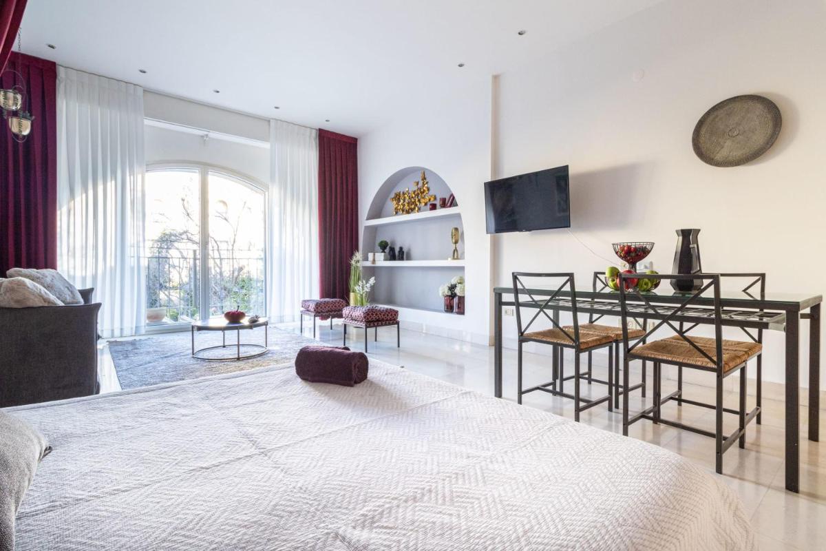 Cosy Studio in Mamilla, free parking up to 5 ppl view 4