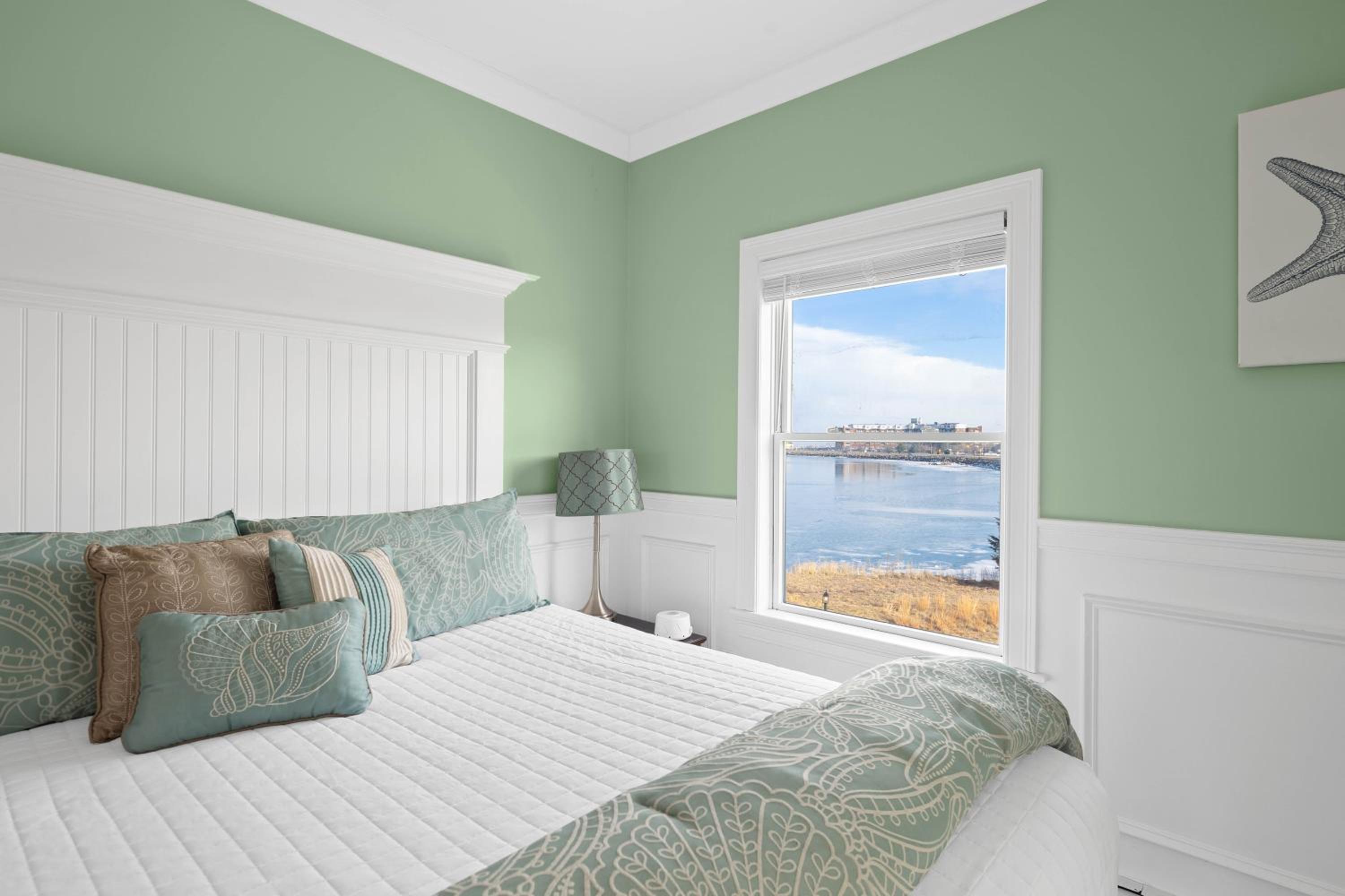 The Beacon Waterfront Inn