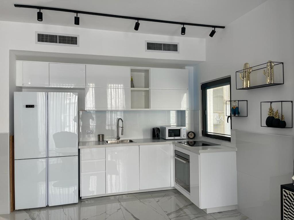 Best Apartment TEL AVIV CENTER 50Meters from the beach view 2