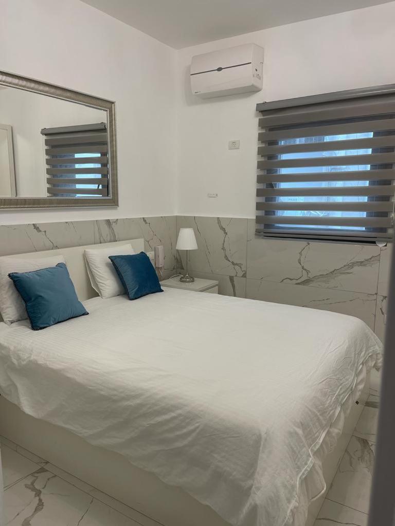 Best Apartment TEL AVIV CENTER 50Meters from the beach view 3