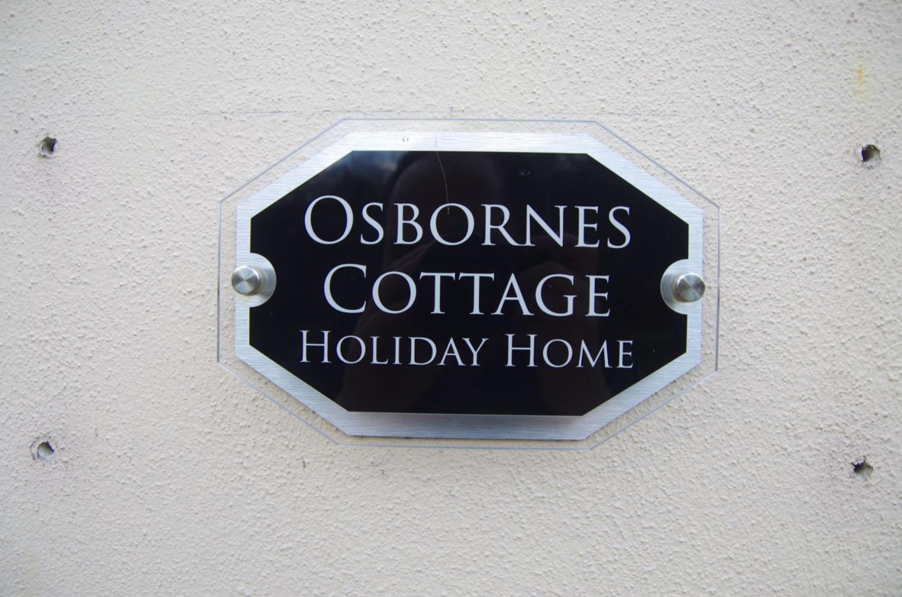 Osbornes Holiday House near Exeter with swimming pool