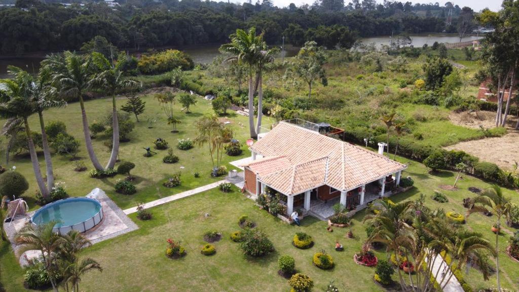 Hermosa Cabana con bonito Jardin y piscina en la Mesa de los Santos view 4