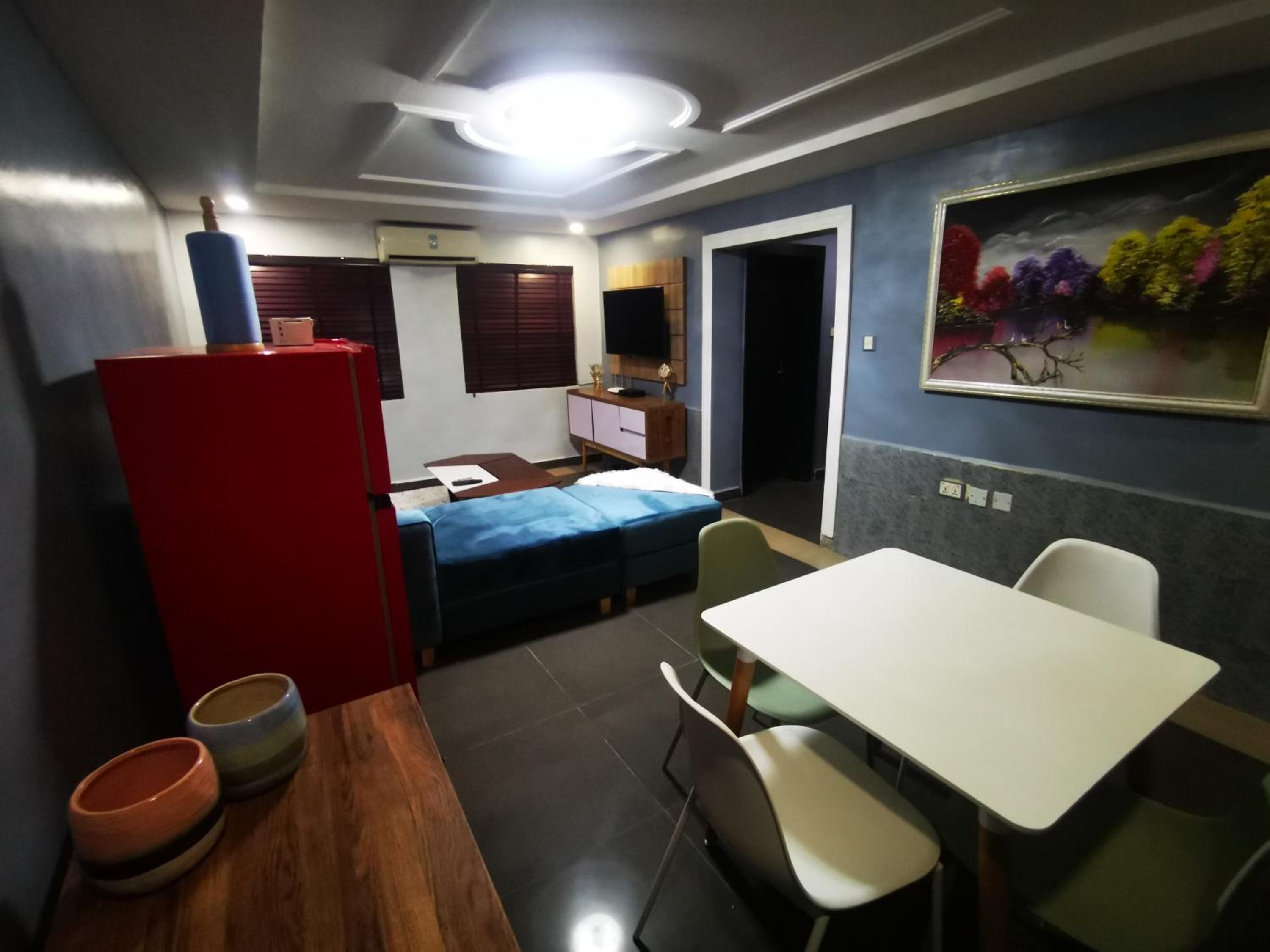 Cozy 2-bedroom Getaway with Pool - Wuse 2. Abuja view 5